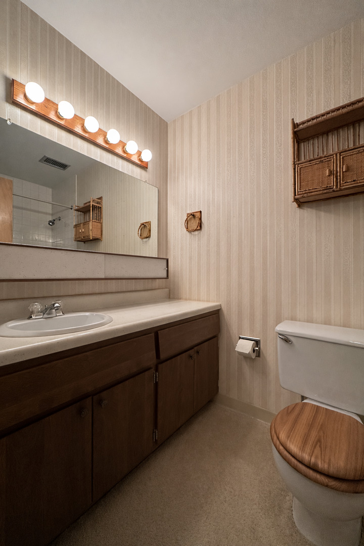 9820 S Pulaski Road #122, Oak Lawn, IL 60453