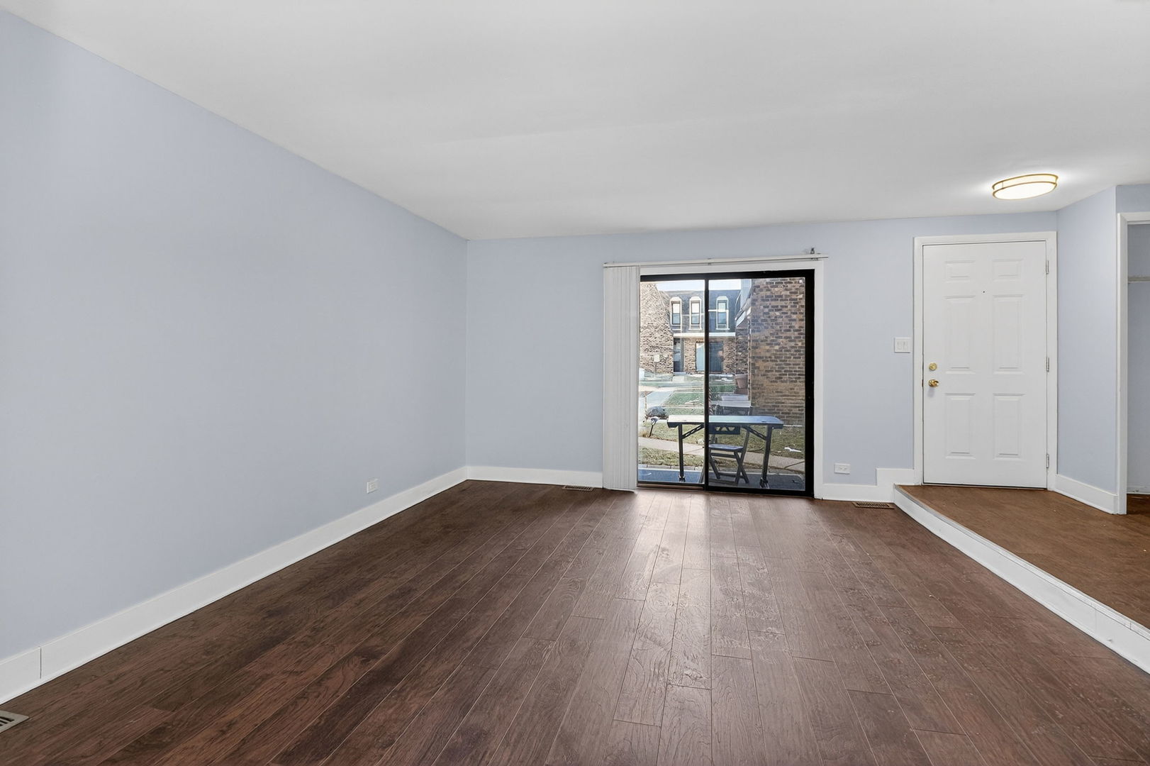 7724 Woodward Avenue, Woodridge, IL 60517