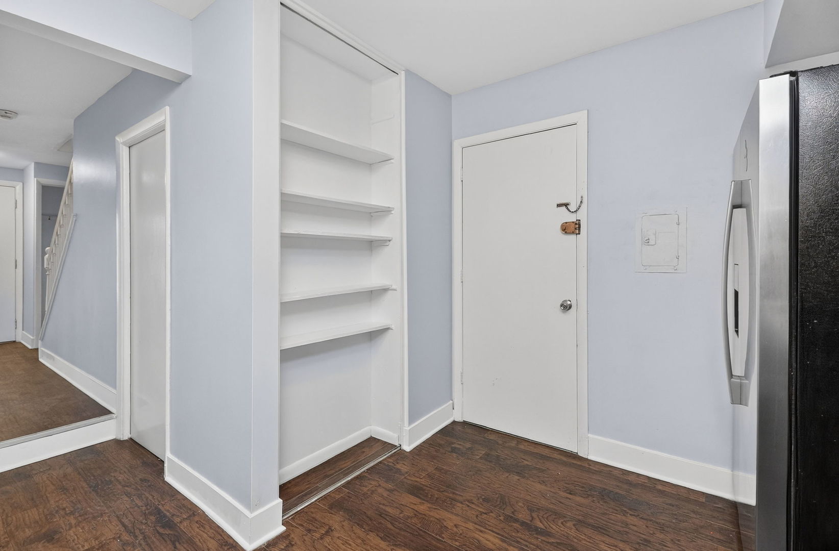 7724 Woodward Avenue, Woodridge, IL 60517