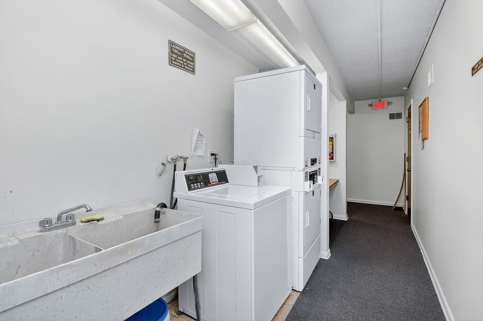 7724 Woodward Avenue, Woodridge, IL 60517