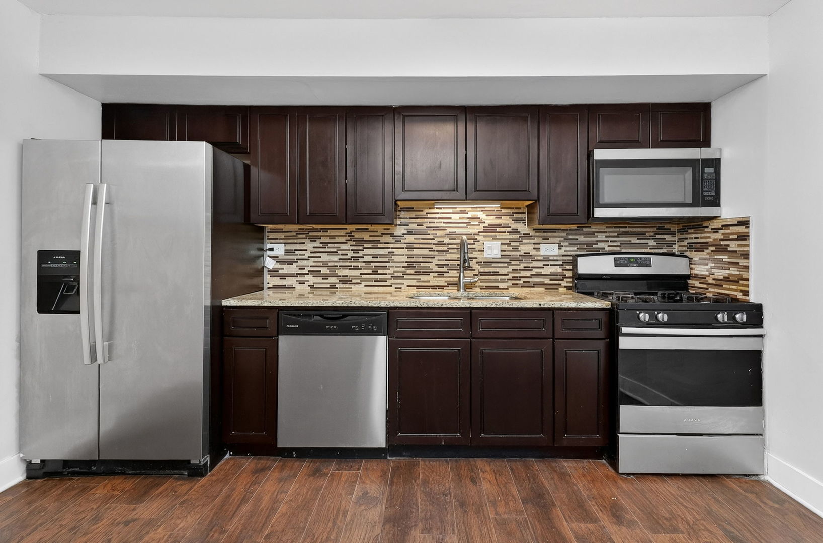 7724 Woodward Avenue, Woodridge, IL 60517