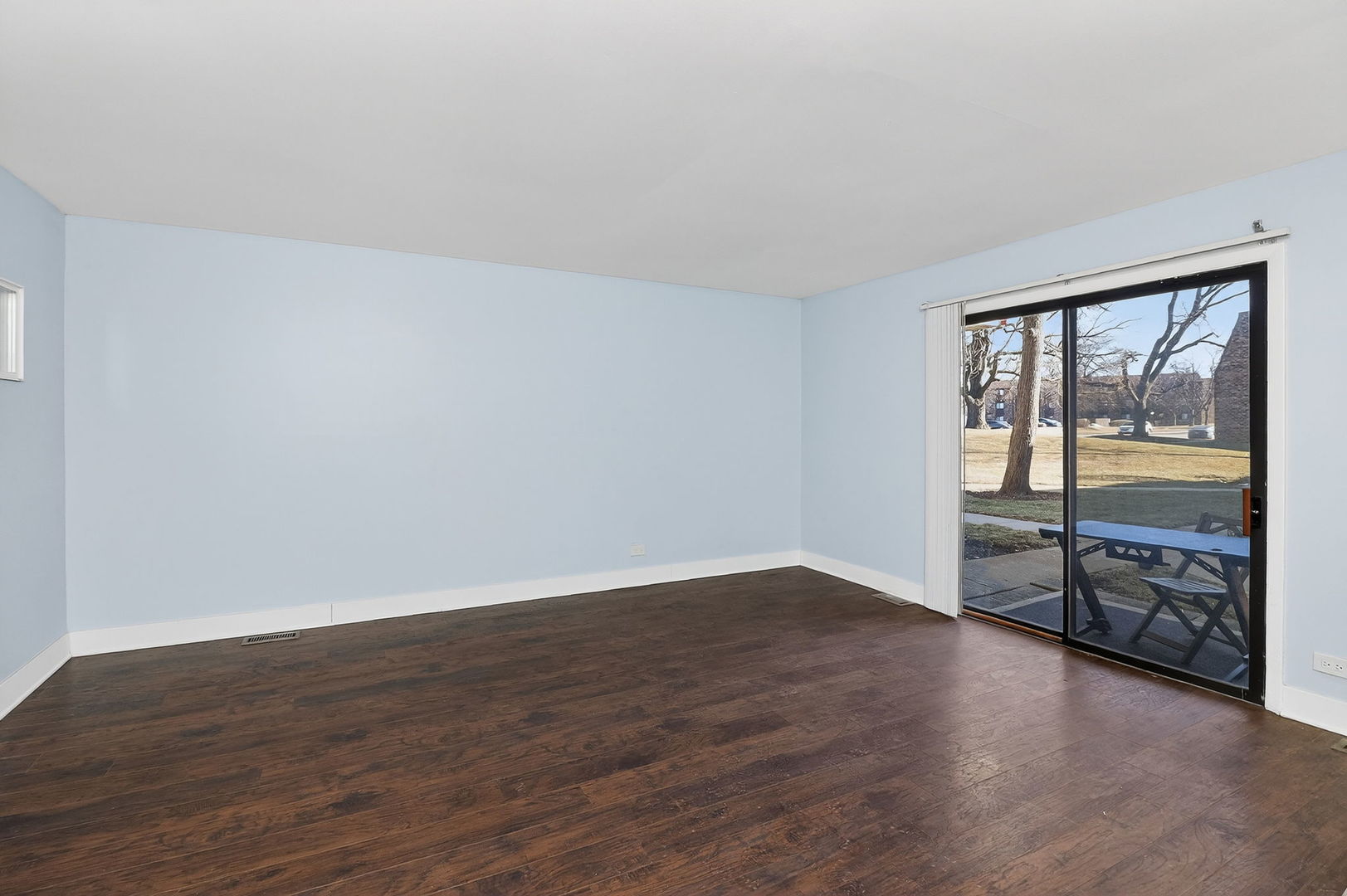 7724 Woodward Avenue, Woodridge, IL 60517