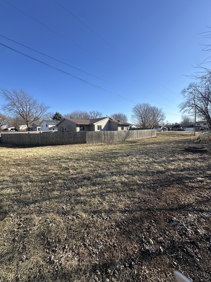 902 E Washington Street, Leroy, IL 61752