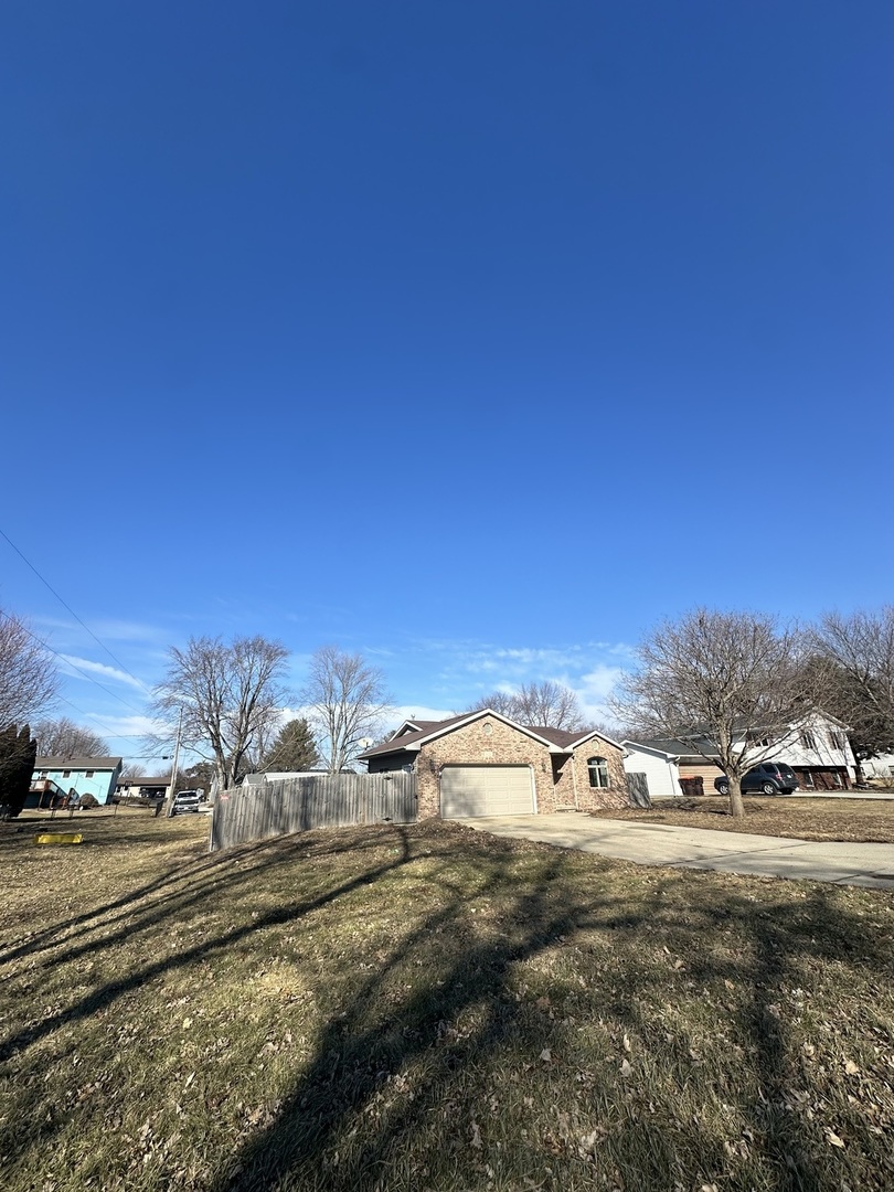 902 E Washington Street, Leroy, IL 61752