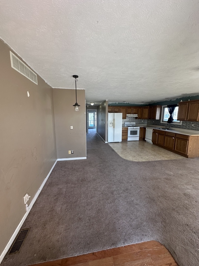 902 E Washington Street, Leroy, IL 61752