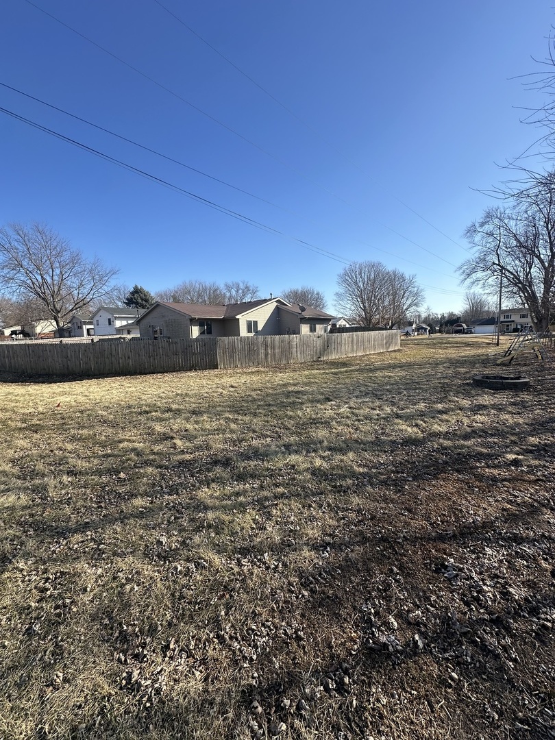 902 E Washington Street, Leroy, IL 61752