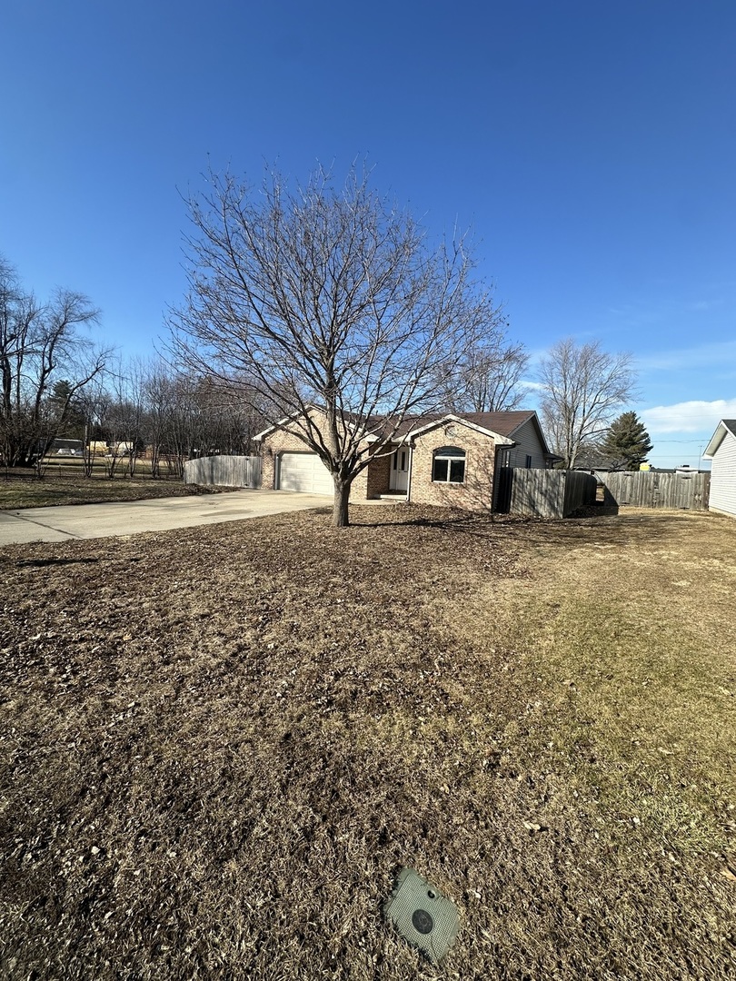 902 E Washington Street, Leroy, IL 61752