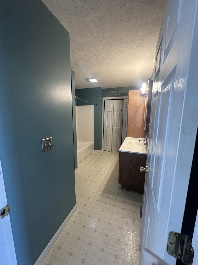 902 E Washington Street, Leroy, IL 61752