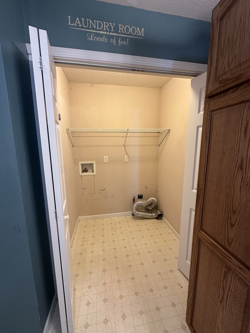 902 E Washington Street, Leroy, IL 61752