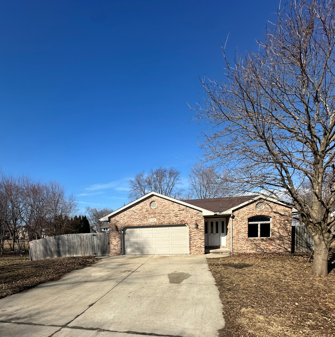 902 E Washington Street, Leroy, IL 61752