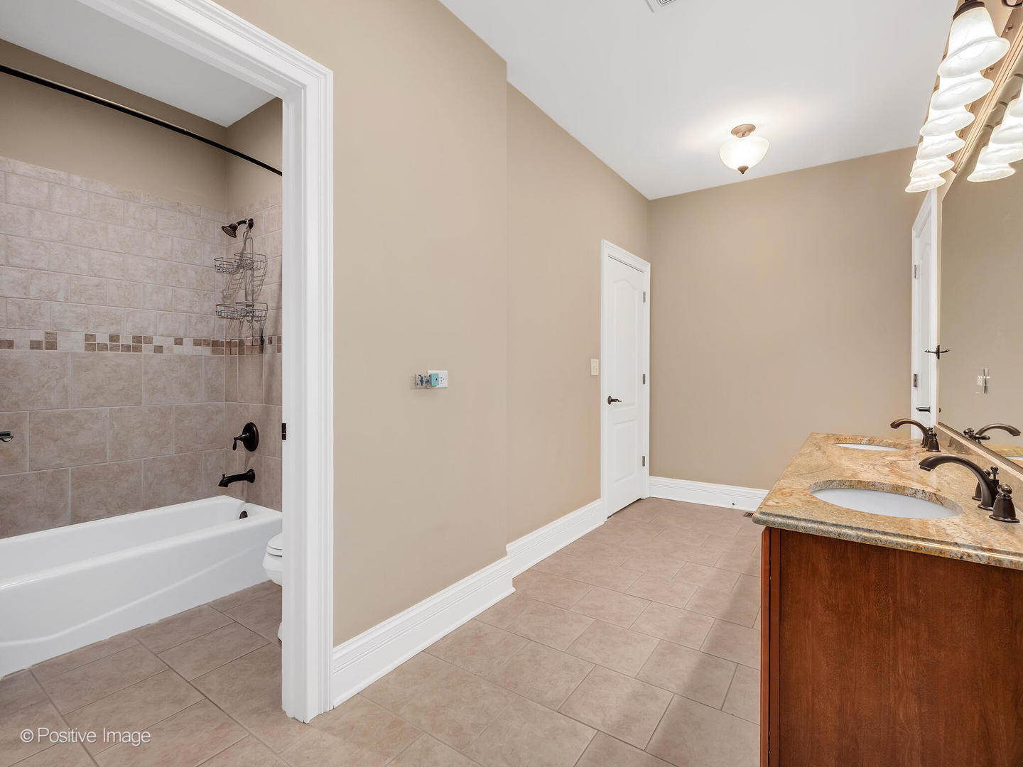 1454 E Northwest Highway, Arlington Heights, IL 60004