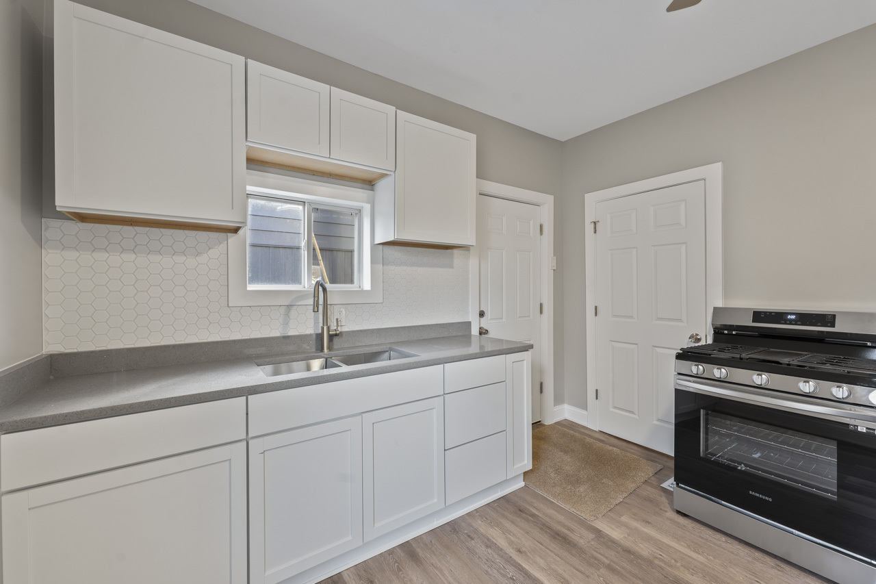 418 W Illinois Avenue, Aurora, IL 60506