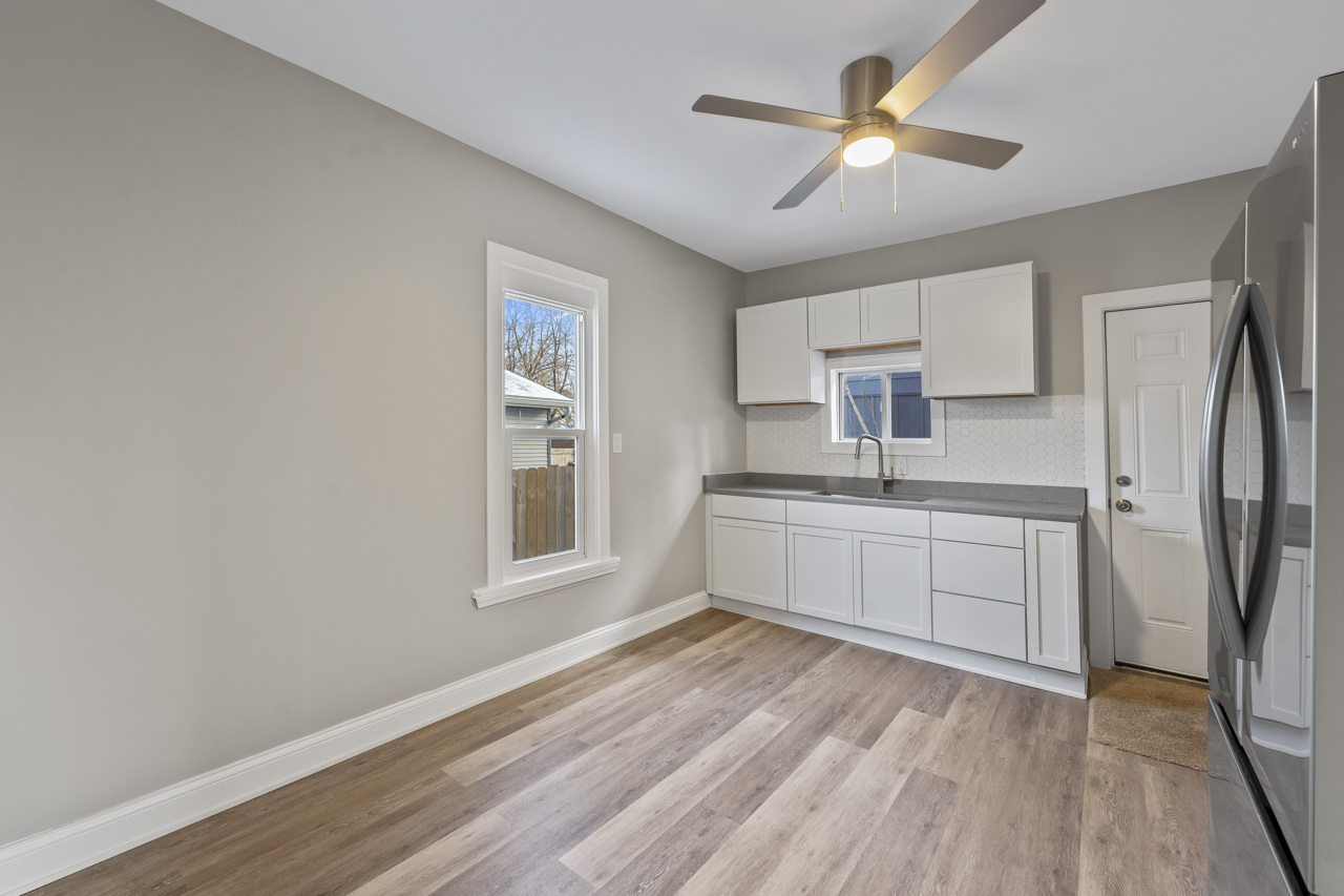 418 W Illinois Avenue, Aurora, IL 60506