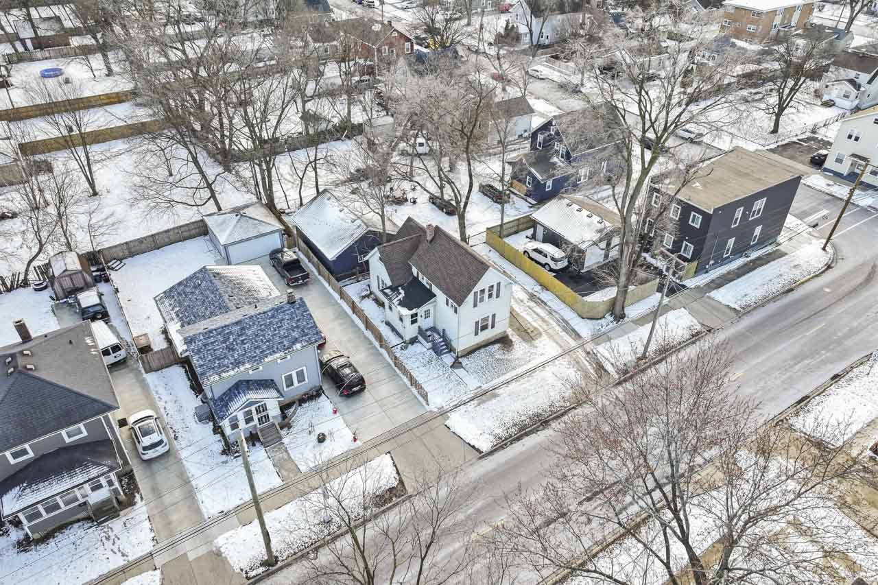 418 W Illinois Avenue, Aurora, IL 60506