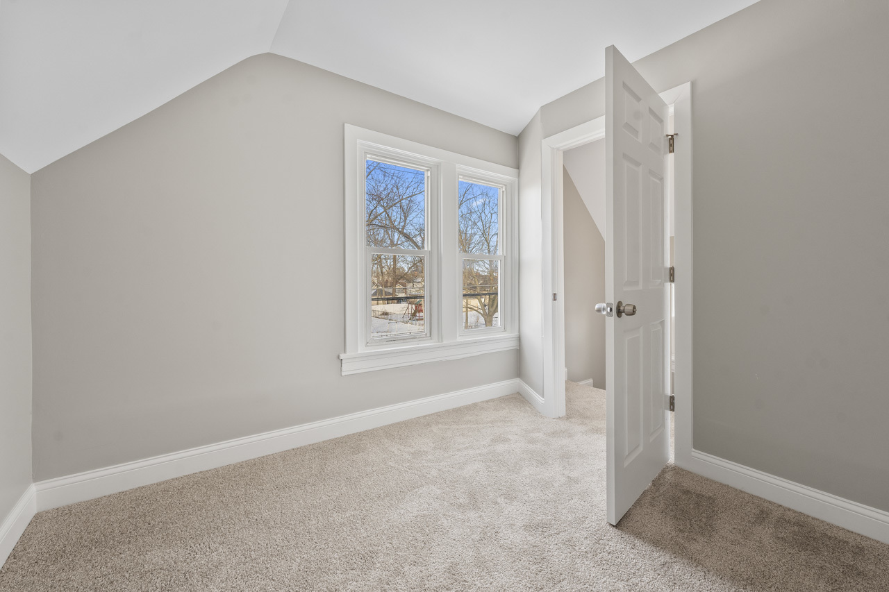 418 W Illinois Avenue, Aurora, IL 60506