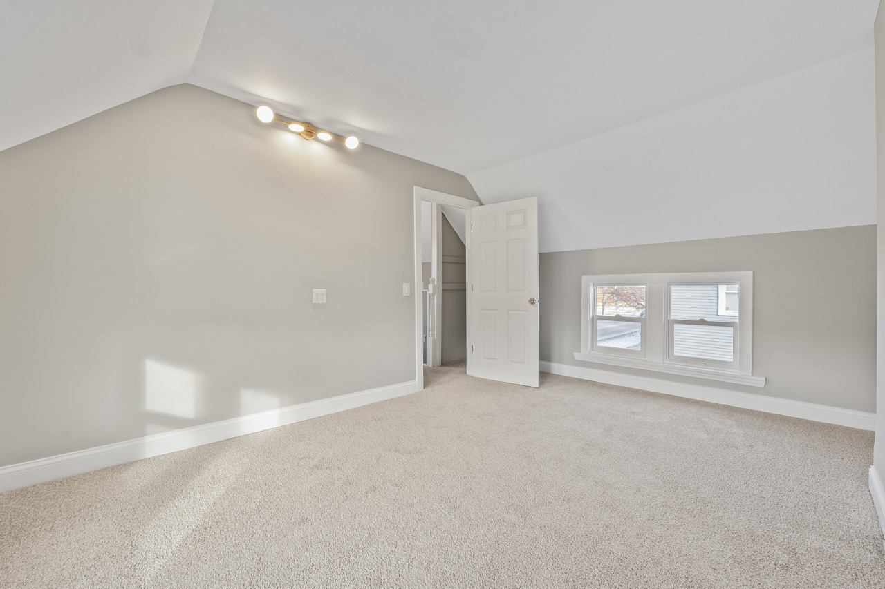 418 W Illinois Avenue, Aurora, IL 60506