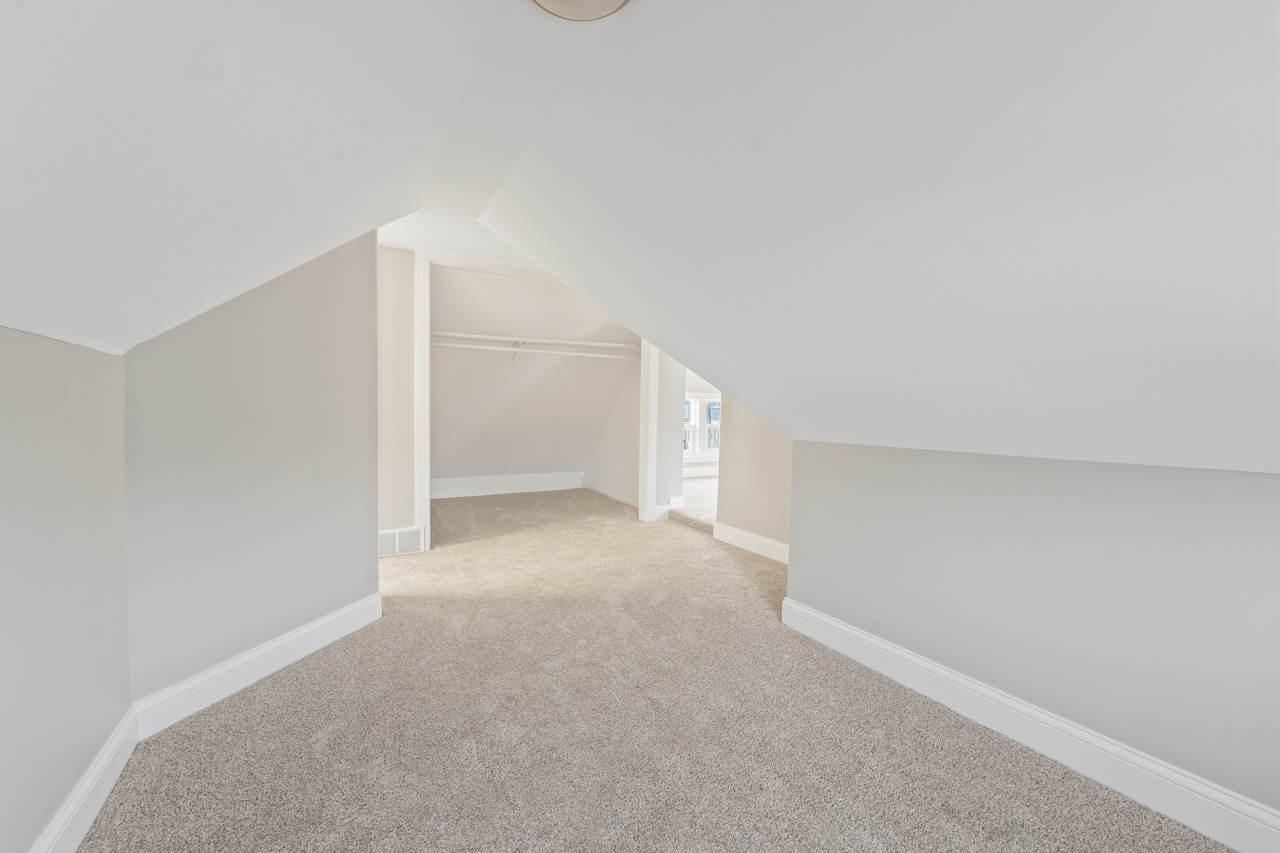 418 W Illinois Avenue, Aurora, IL 60506