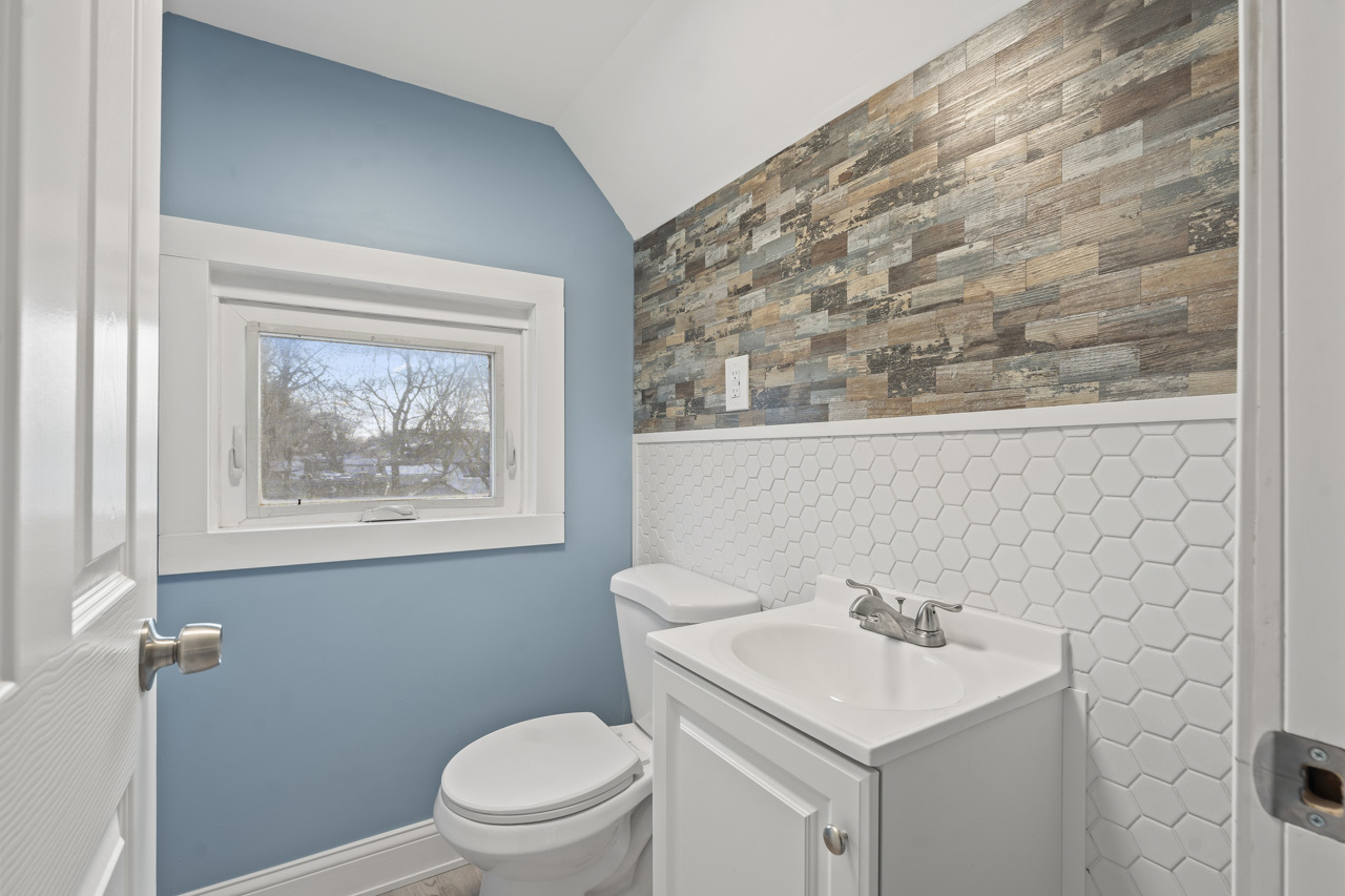 418 W Illinois Avenue, Aurora, IL 60506