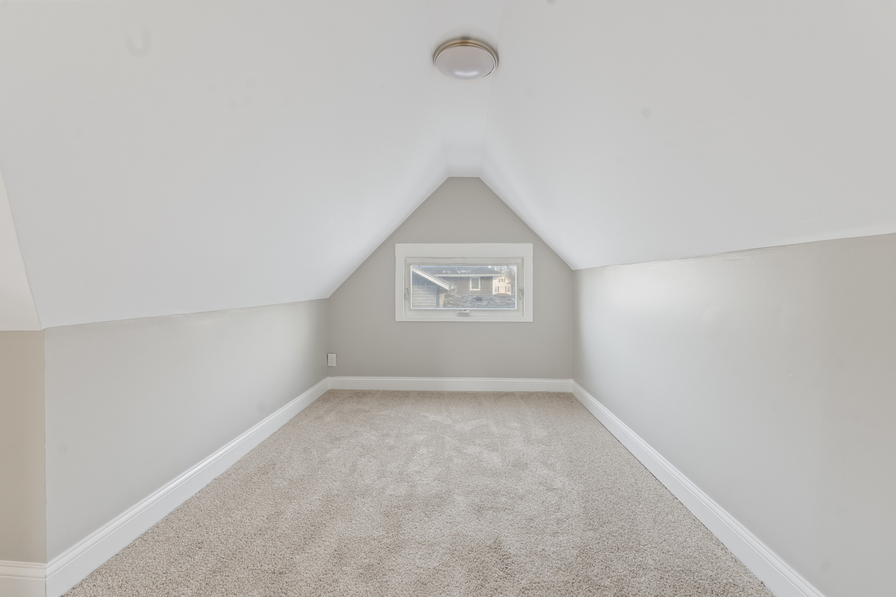 418 W Illinois Avenue, Aurora, IL 60506