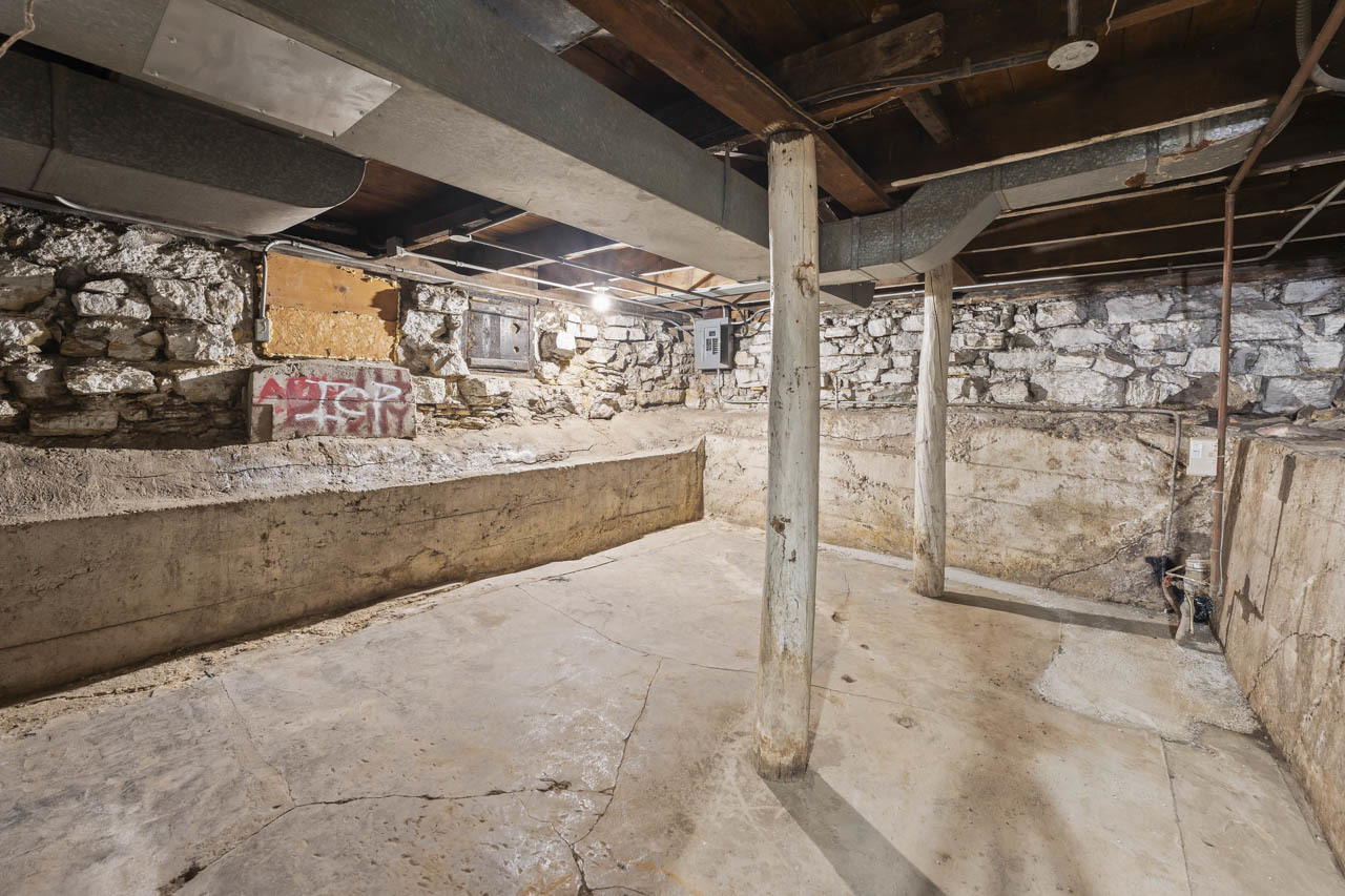 418 W Illinois Avenue, Aurora, IL 60506