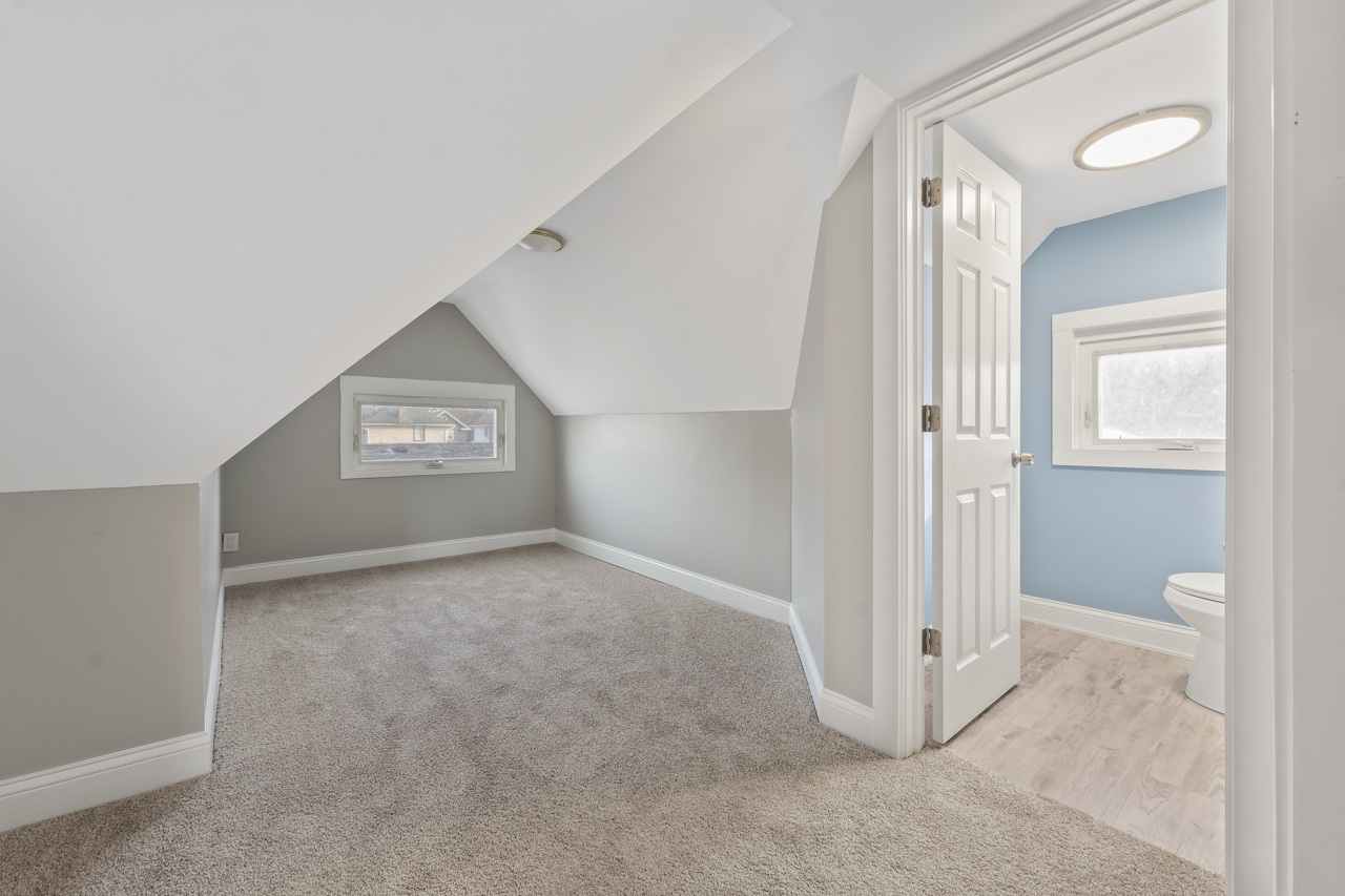 418 W Illinois Avenue, Aurora, IL 60506