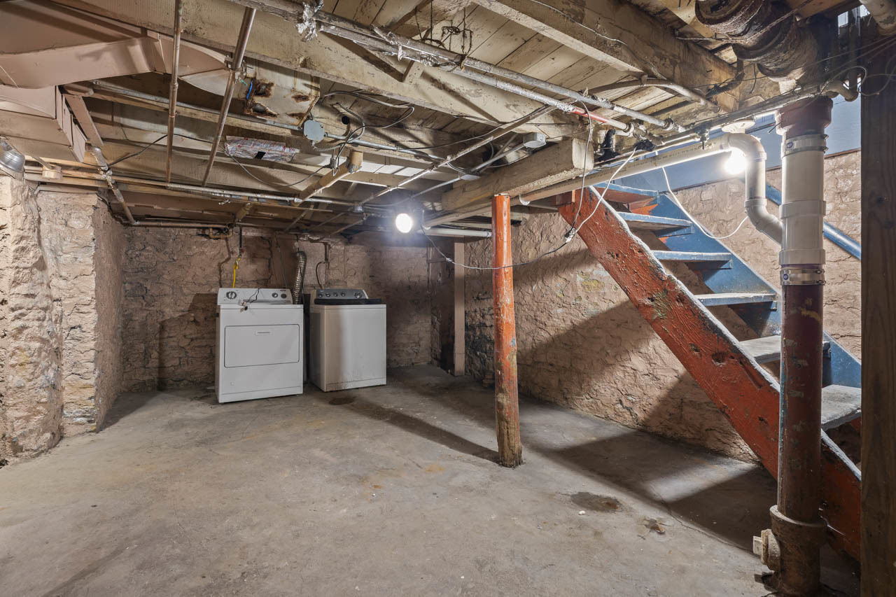 418 W Illinois Avenue, Aurora, IL 60506