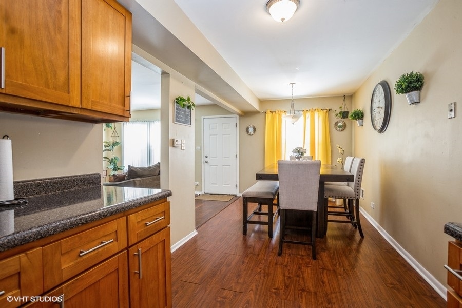 1797 Queensbury Circle, Hoffman Estates, IL 60169