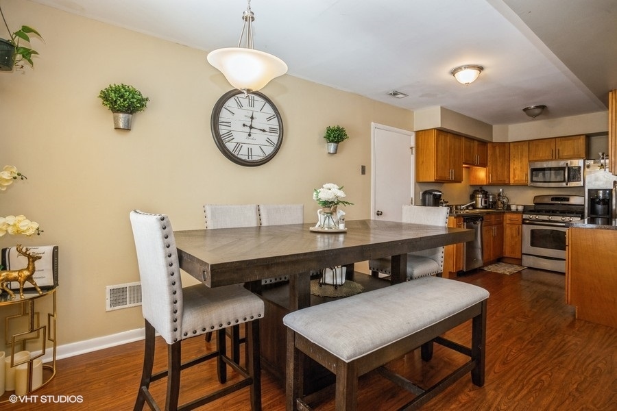 1797 Queensbury Circle, Hoffman Estates, IL 60169