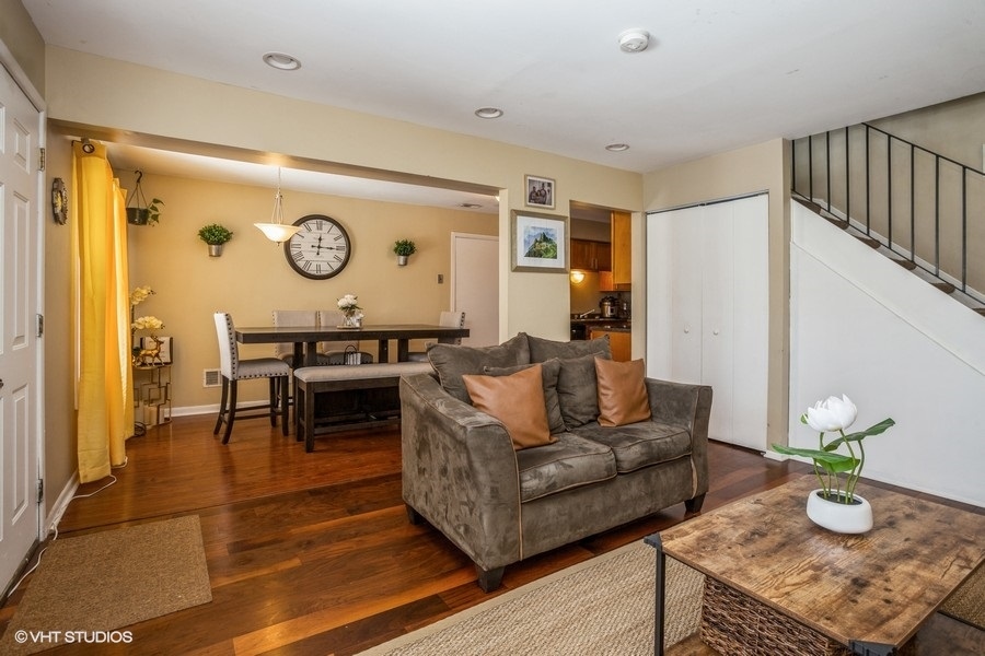 1797 Queensbury Circle, Hoffman Estates, IL 60169