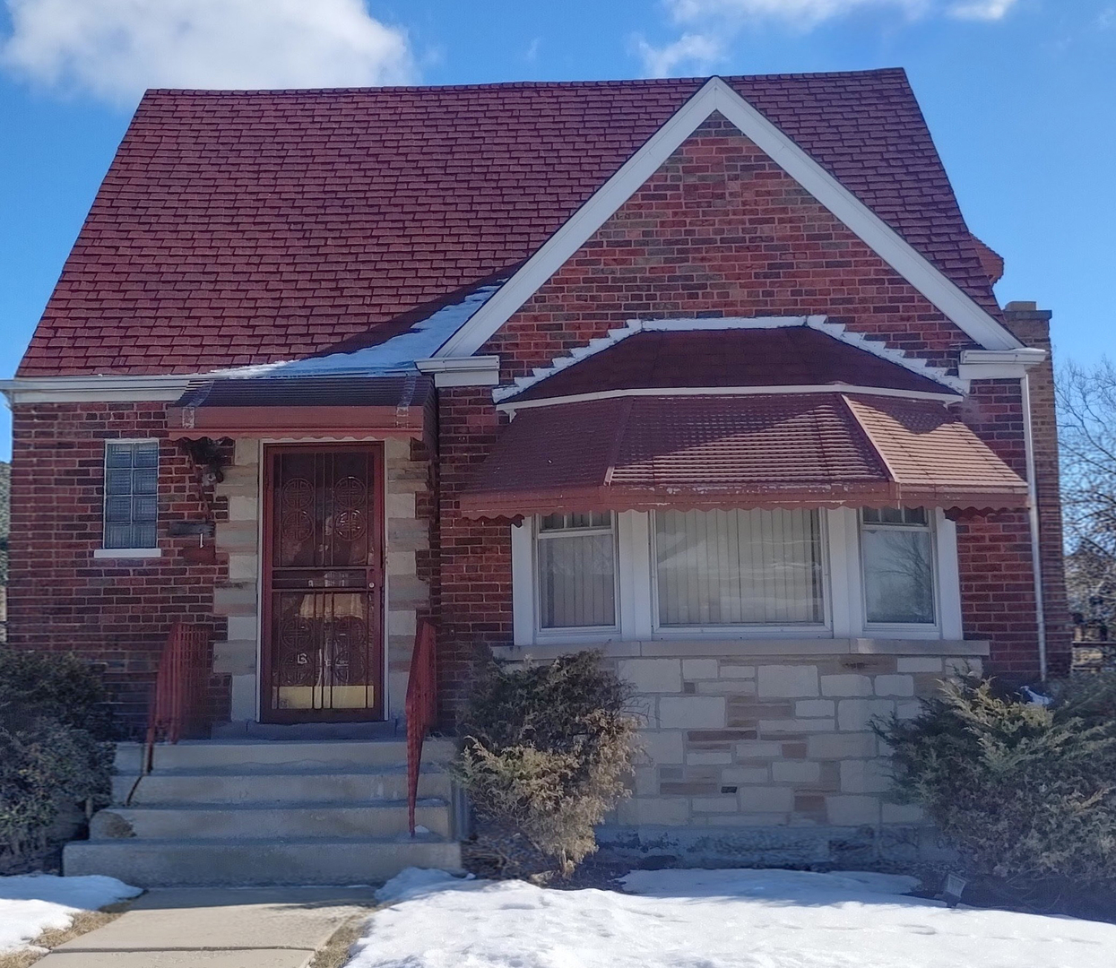 8351 S Dante Avenue, Chicago, IL 60619