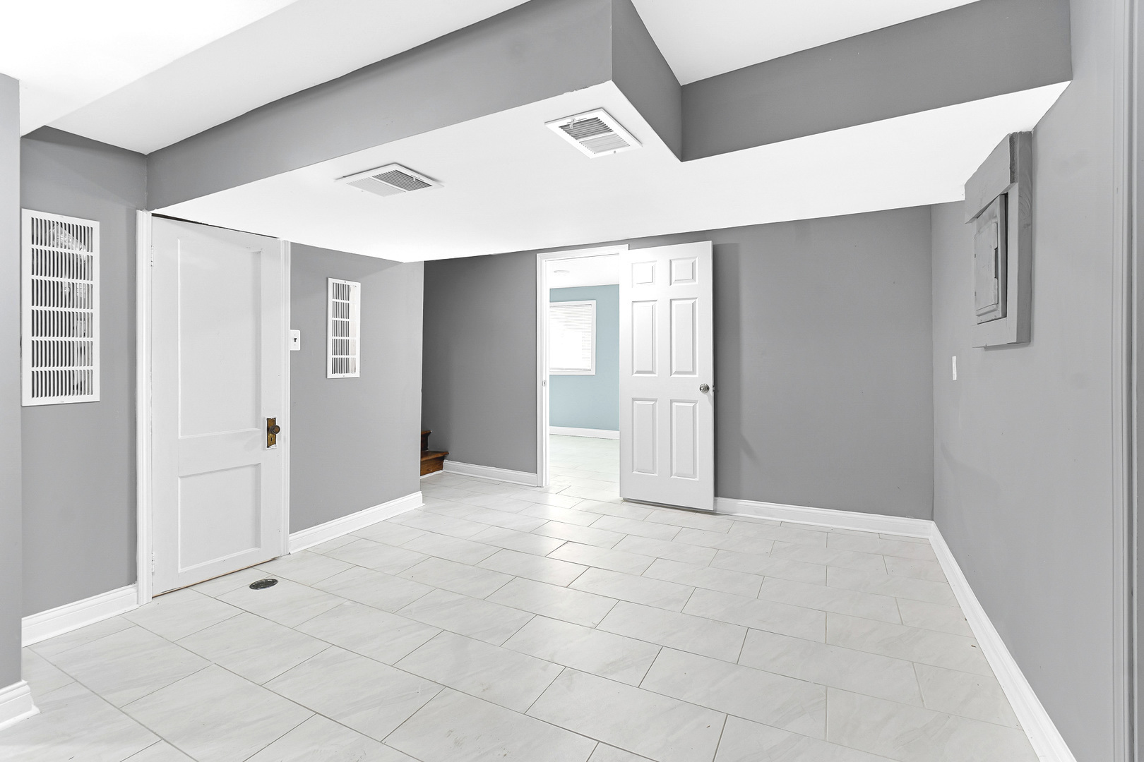 13240 S Saint Lawrence Avenue, Chicago, IL 60827