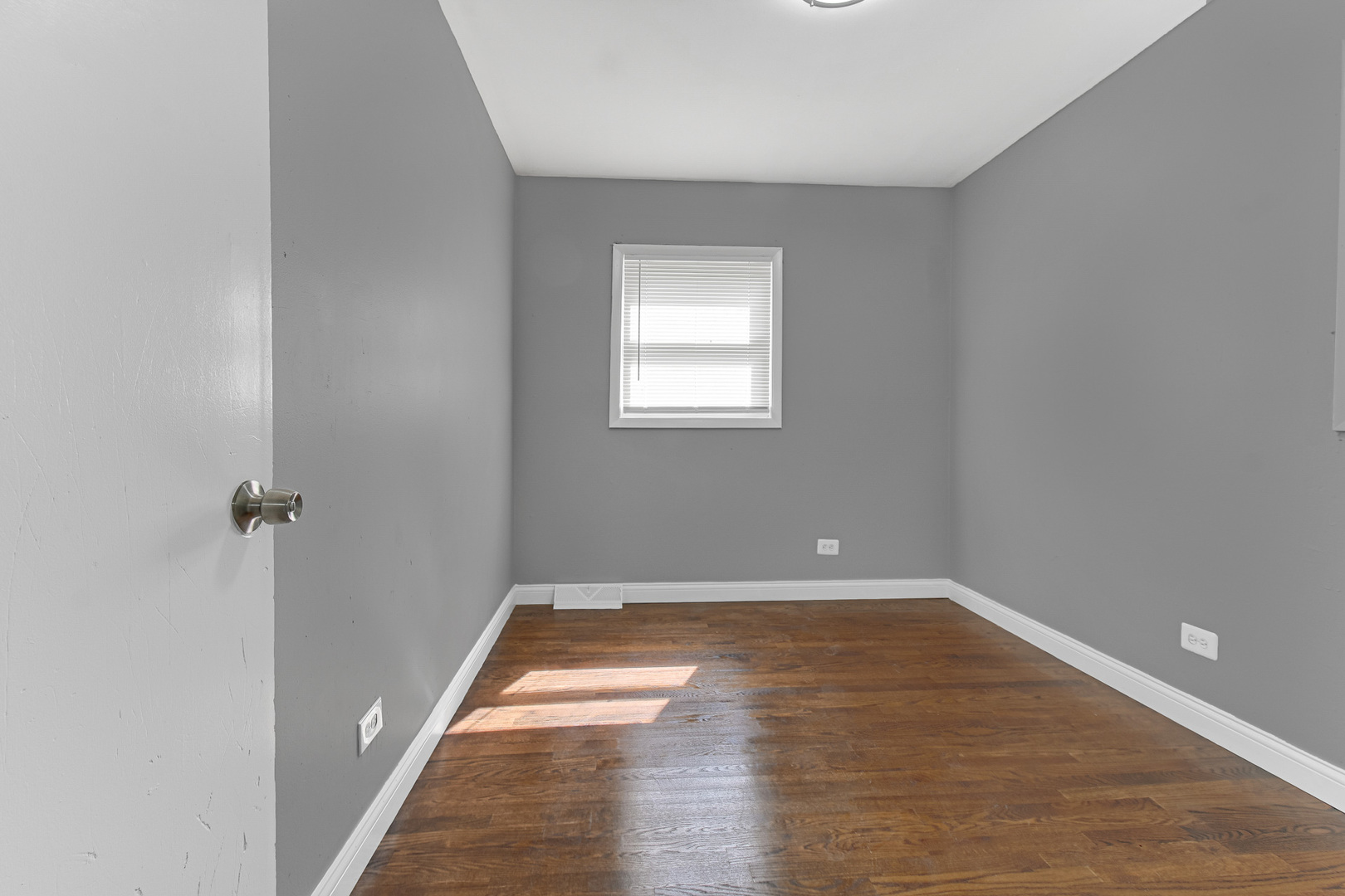 13240 S Saint Lawrence Avenue, Chicago, IL 60827