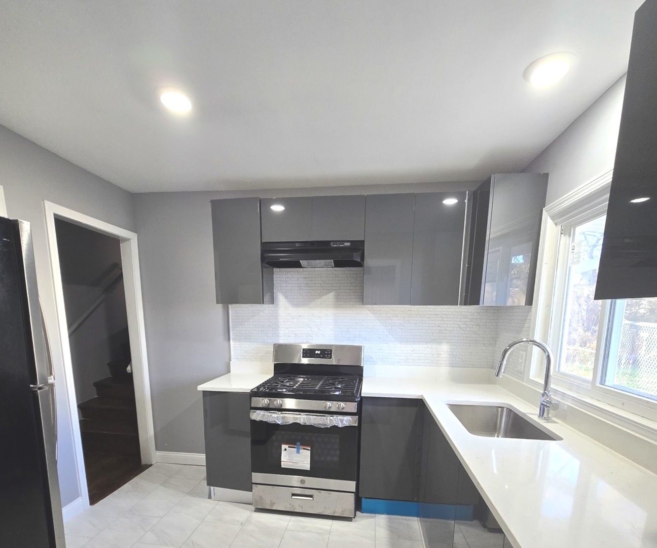 13240 S Saint Lawrence Avenue, Chicago, IL 60827