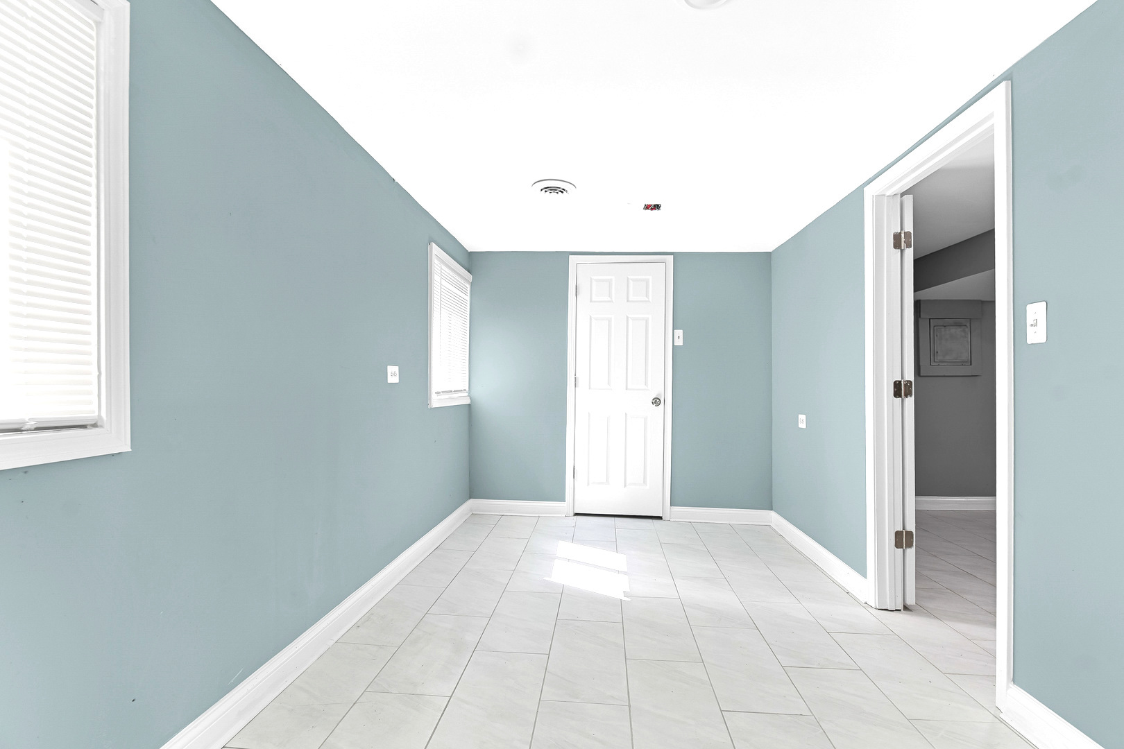 13240 S Saint Lawrence Avenue, Chicago, IL 60827