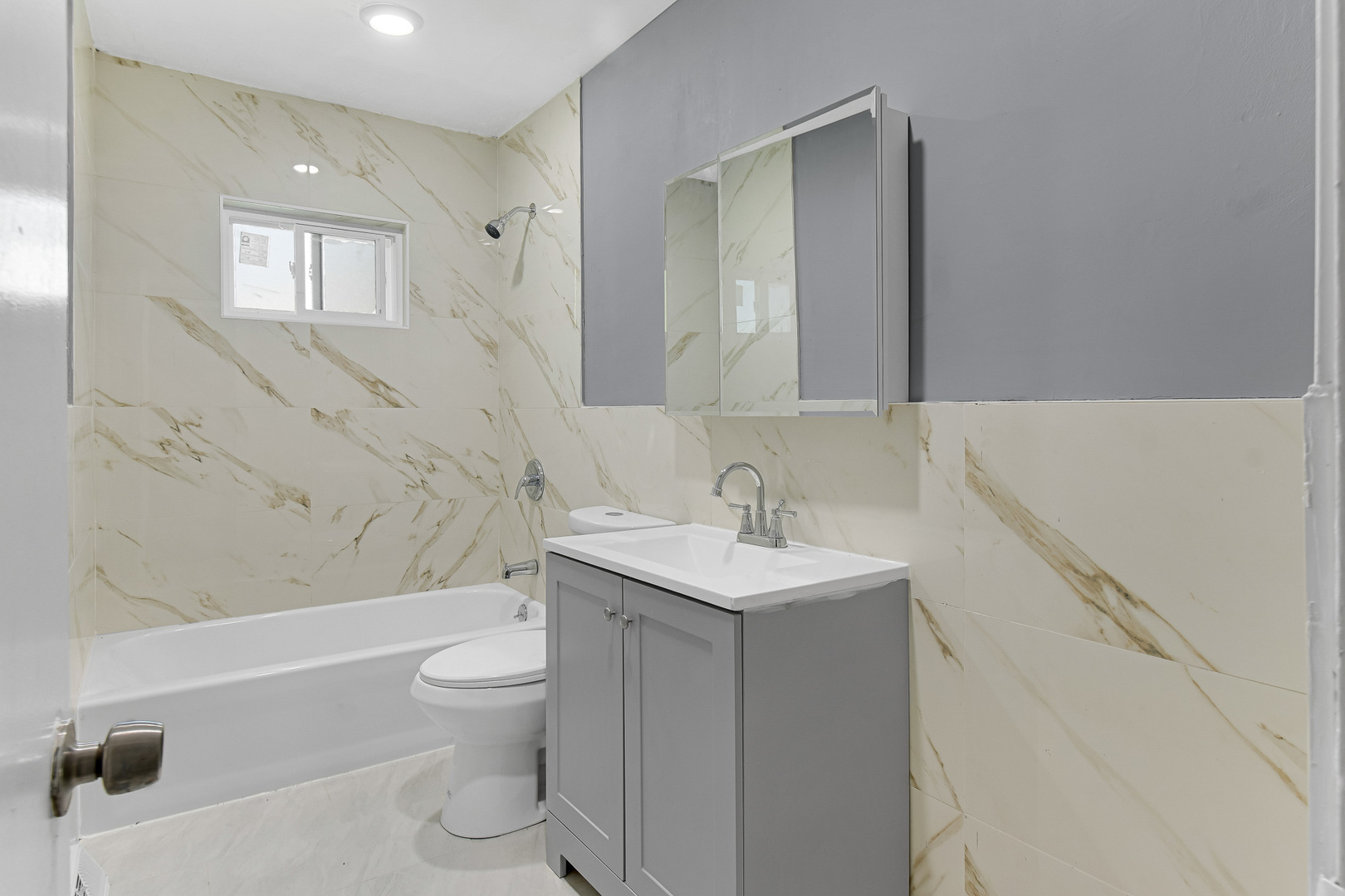 13240 S Saint Lawrence Avenue, Chicago, IL 60827