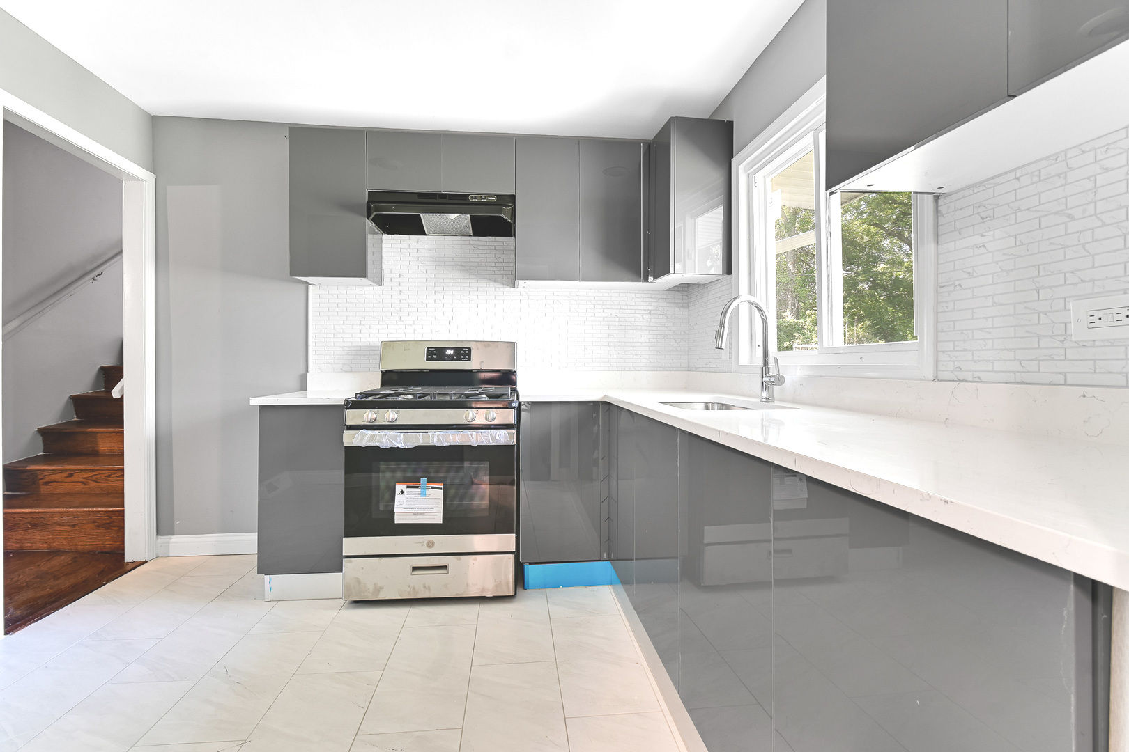 13240 S Saint Lawrence Avenue, Chicago, IL 60827