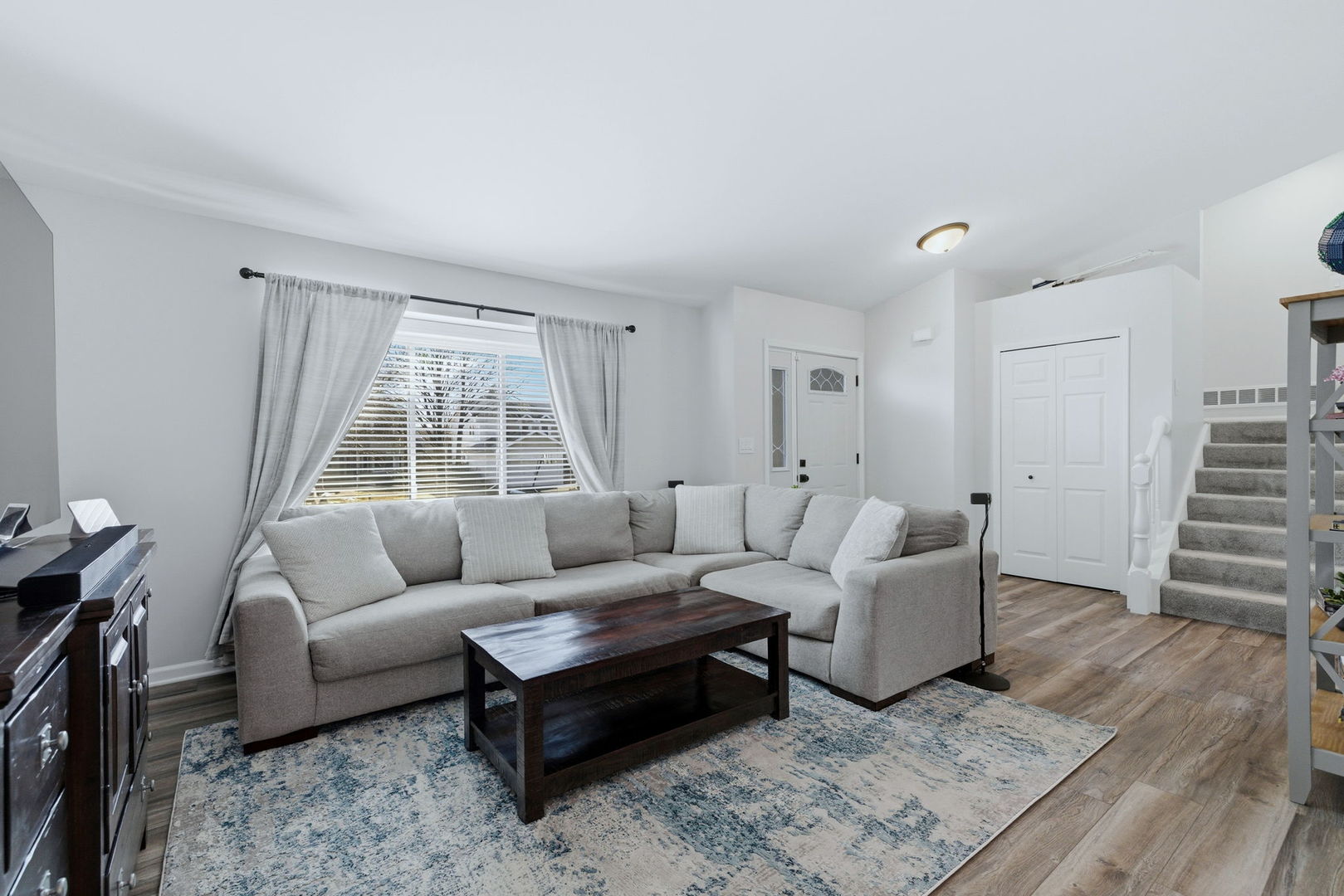 1595 Lois Ann Lane, Naperville, IL 60563