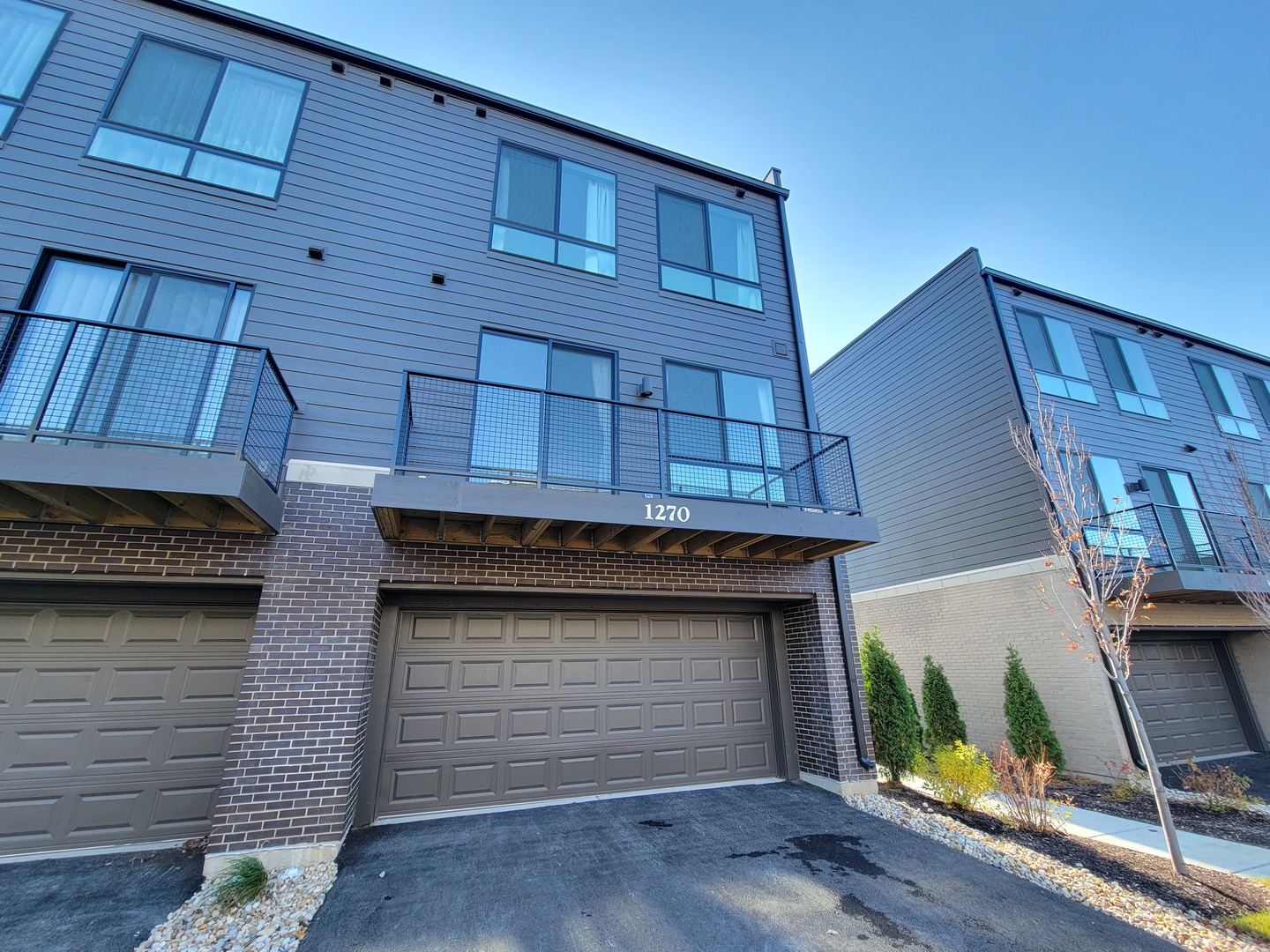 1270 Lakepointe Drive, Schaumburg, IL 60173