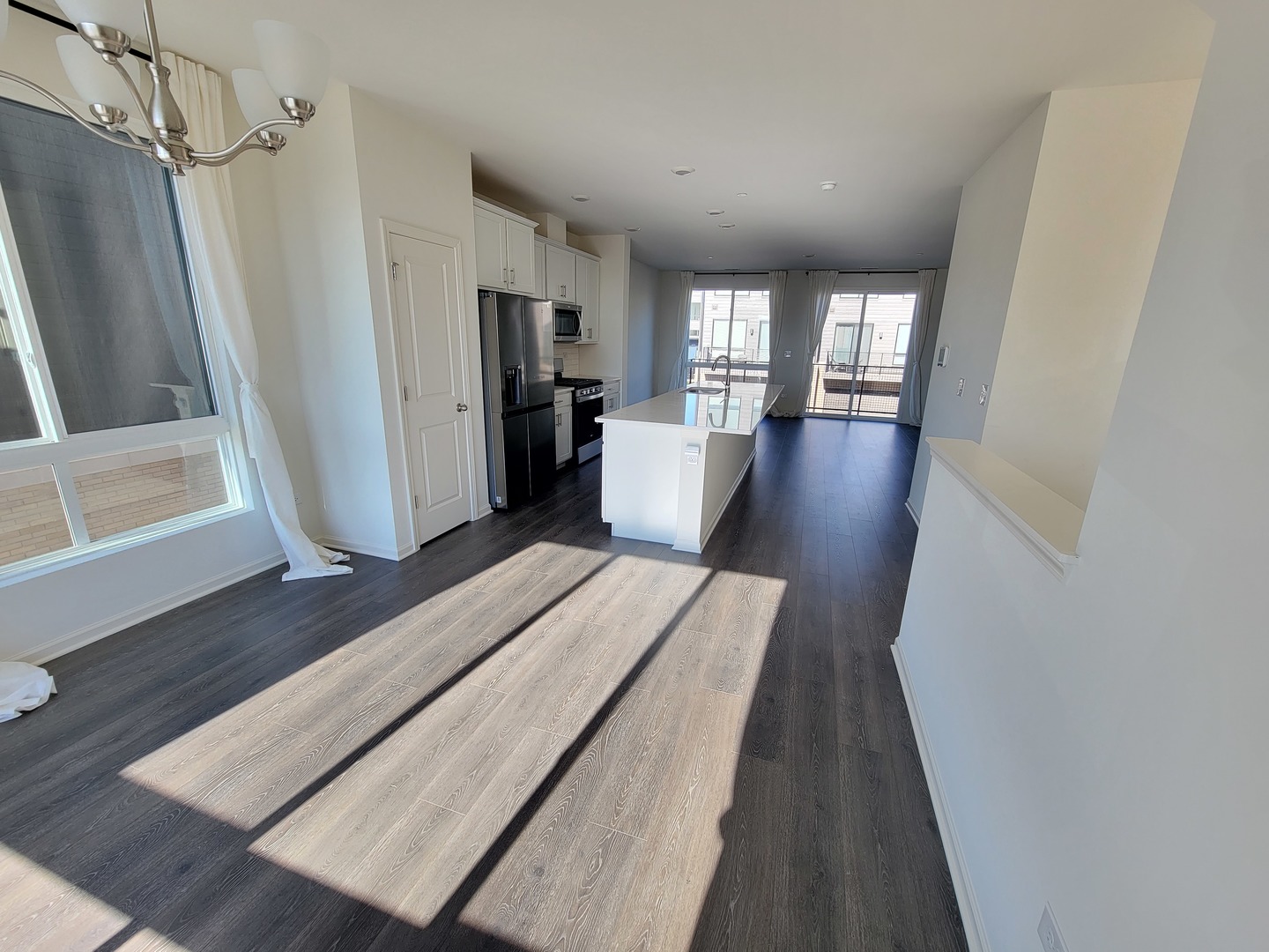 1270 Lakepointe Drive, Schaumburg, IL 60173