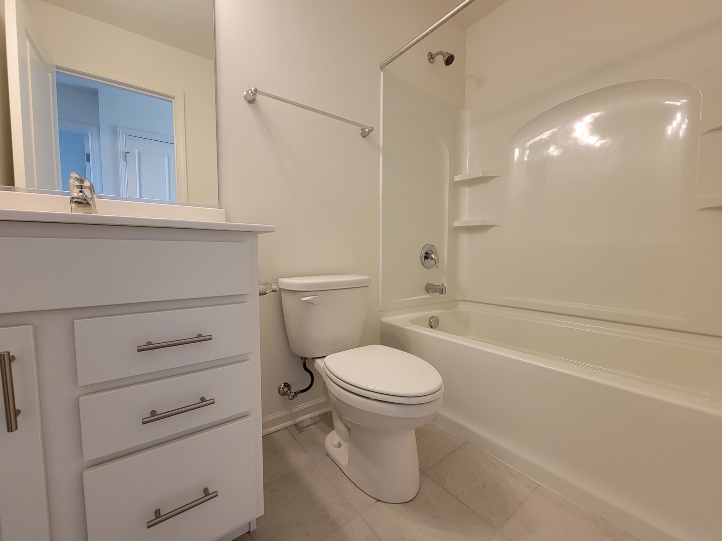 1270 Lakepointe Drive, Schaumburg, IL 60173