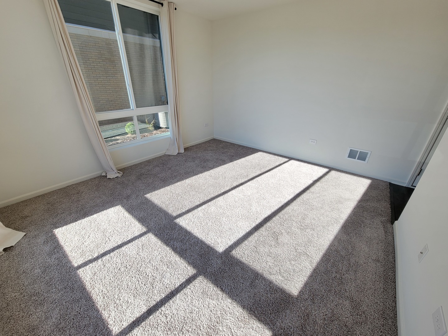 1270 Lakepointe Drive, Schaumburg, IL 60173