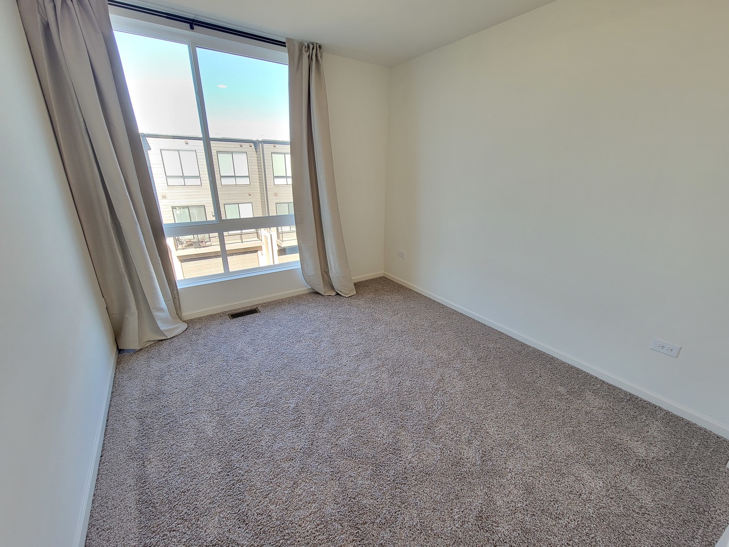 1270 Lakepointe Drive, Schaumburg, IL 60173