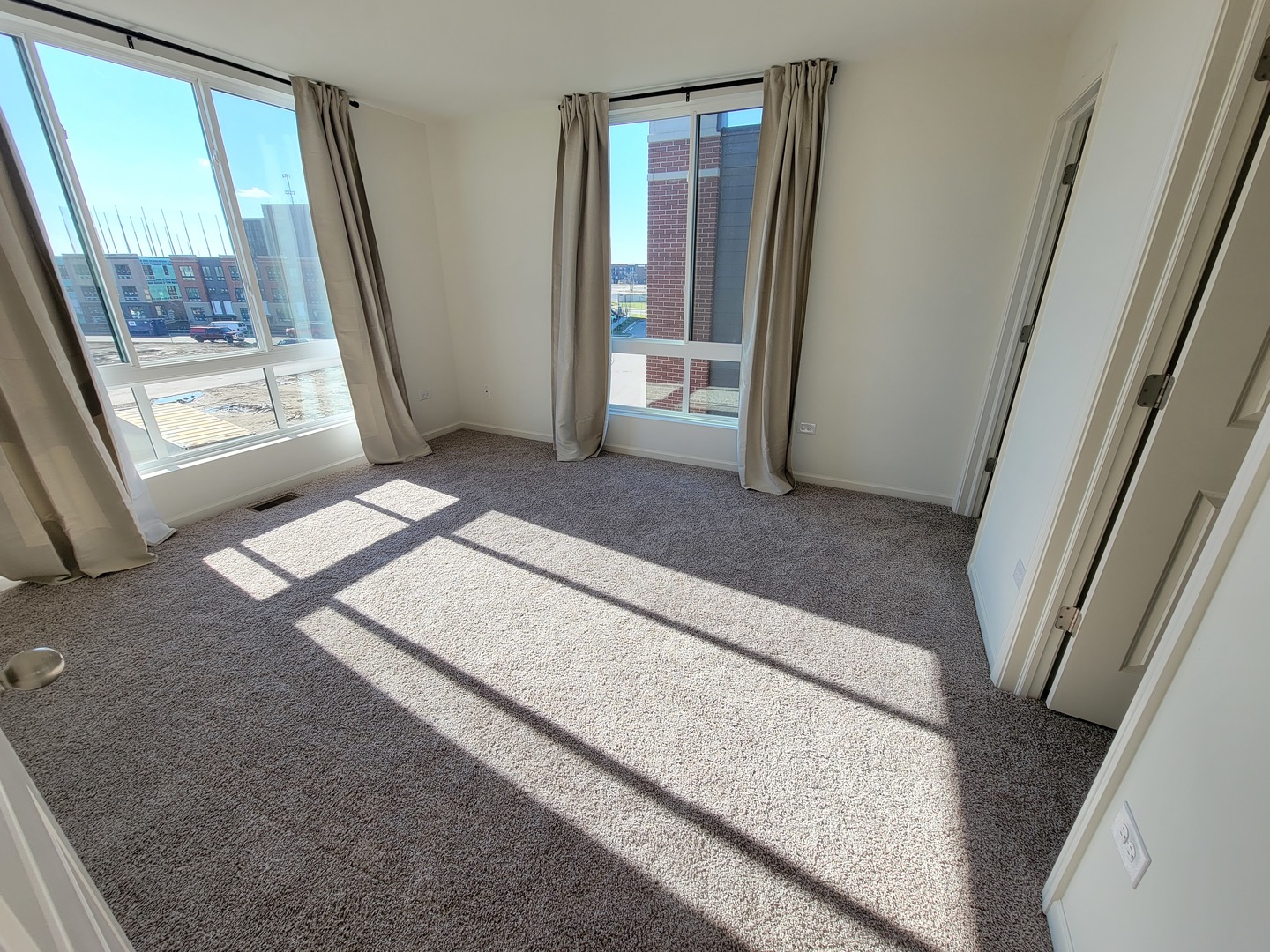 1270 Lakepointe Drive, Schaumburg, IL 60173