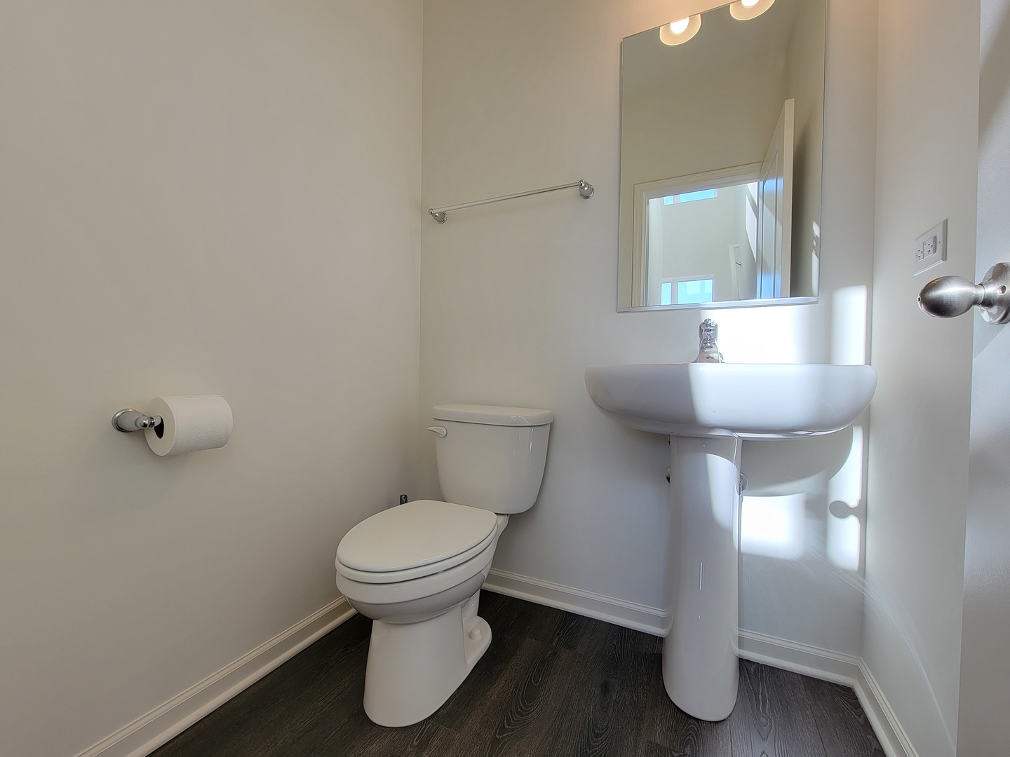 1270 Lakepointe Drive, Schaumburg, IL 60173