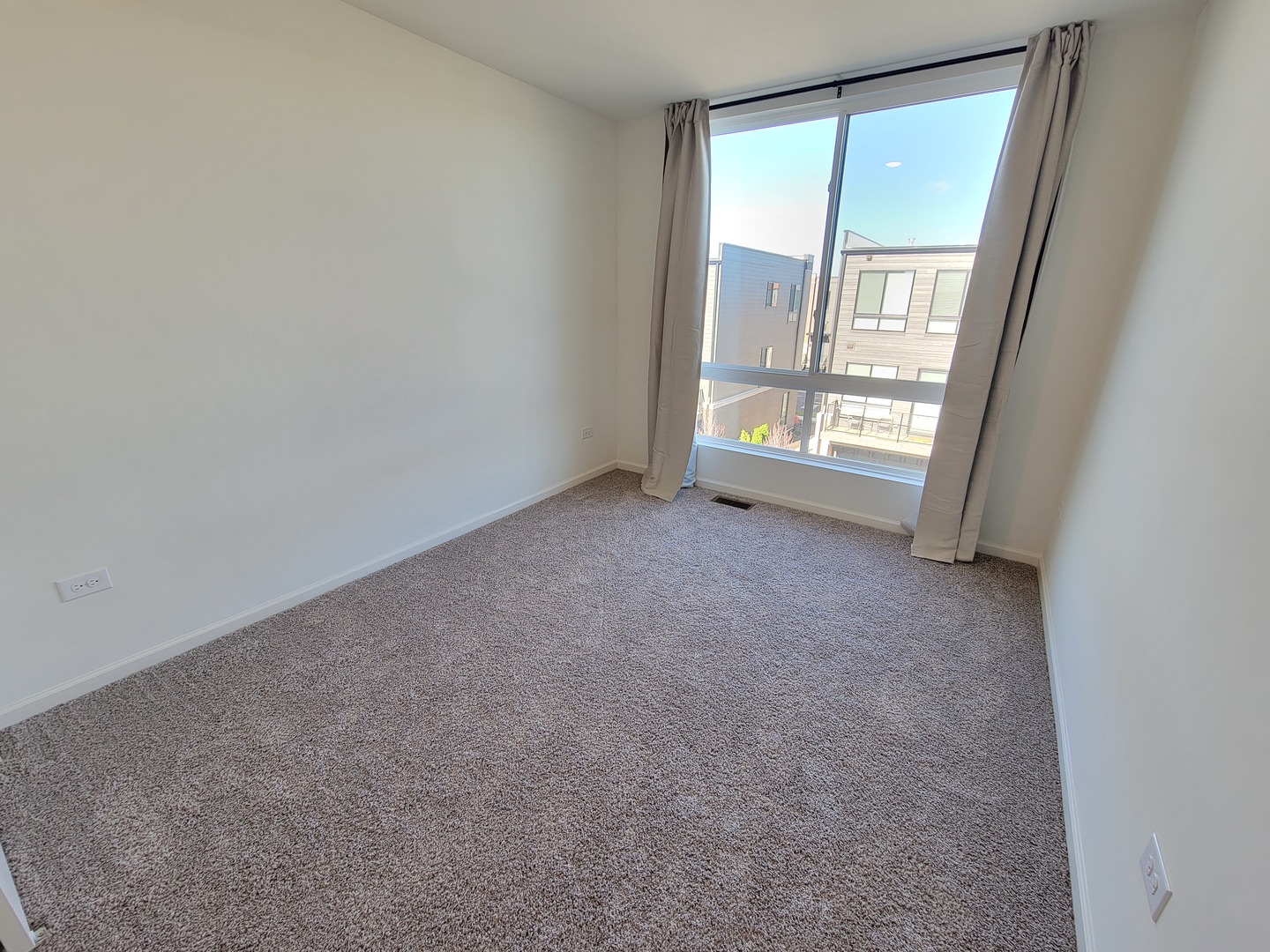 1270 Lakepointe Drive, Schaumburg, IL 60173