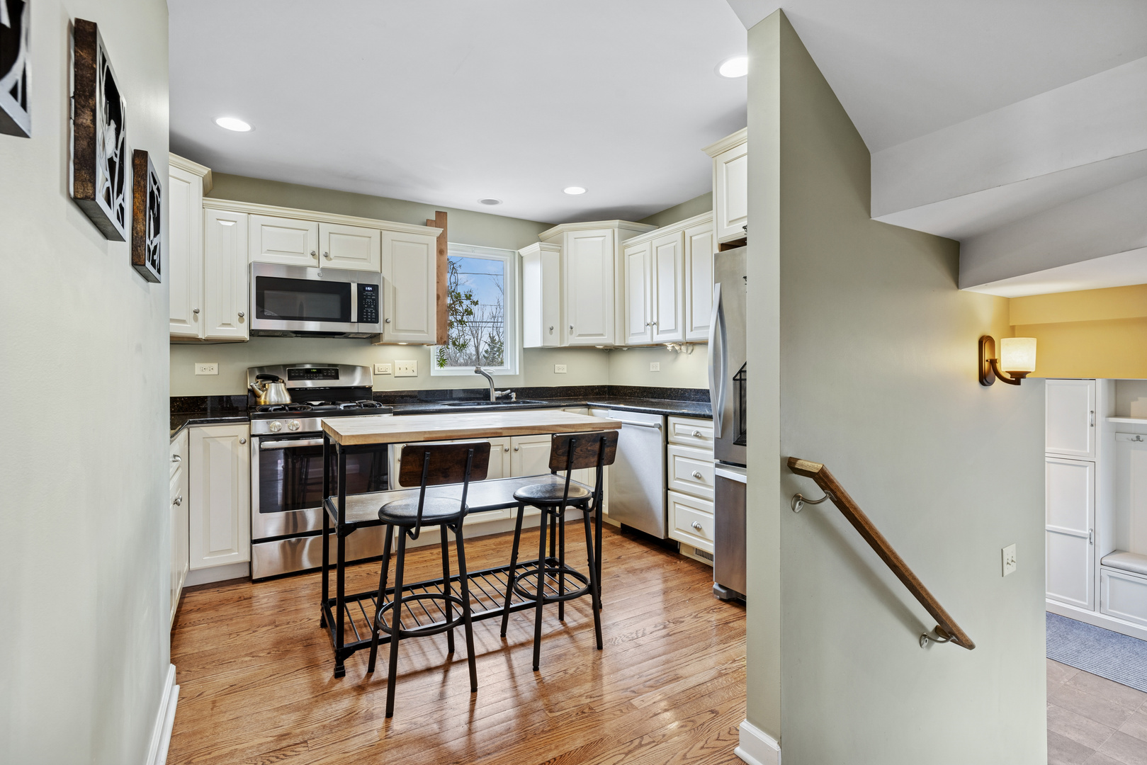 373 Woodbridge Street, Des Plaines, IL 60016