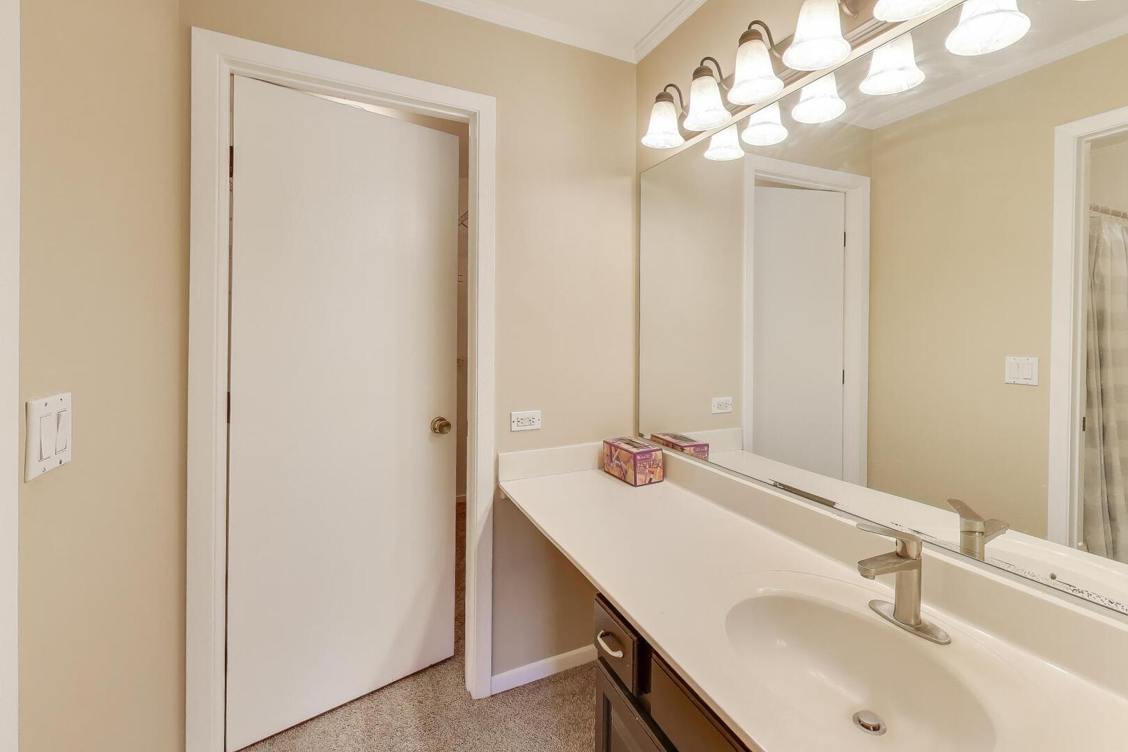 2122 Southwind Circle #8-4, Schaumburg, IL 60194