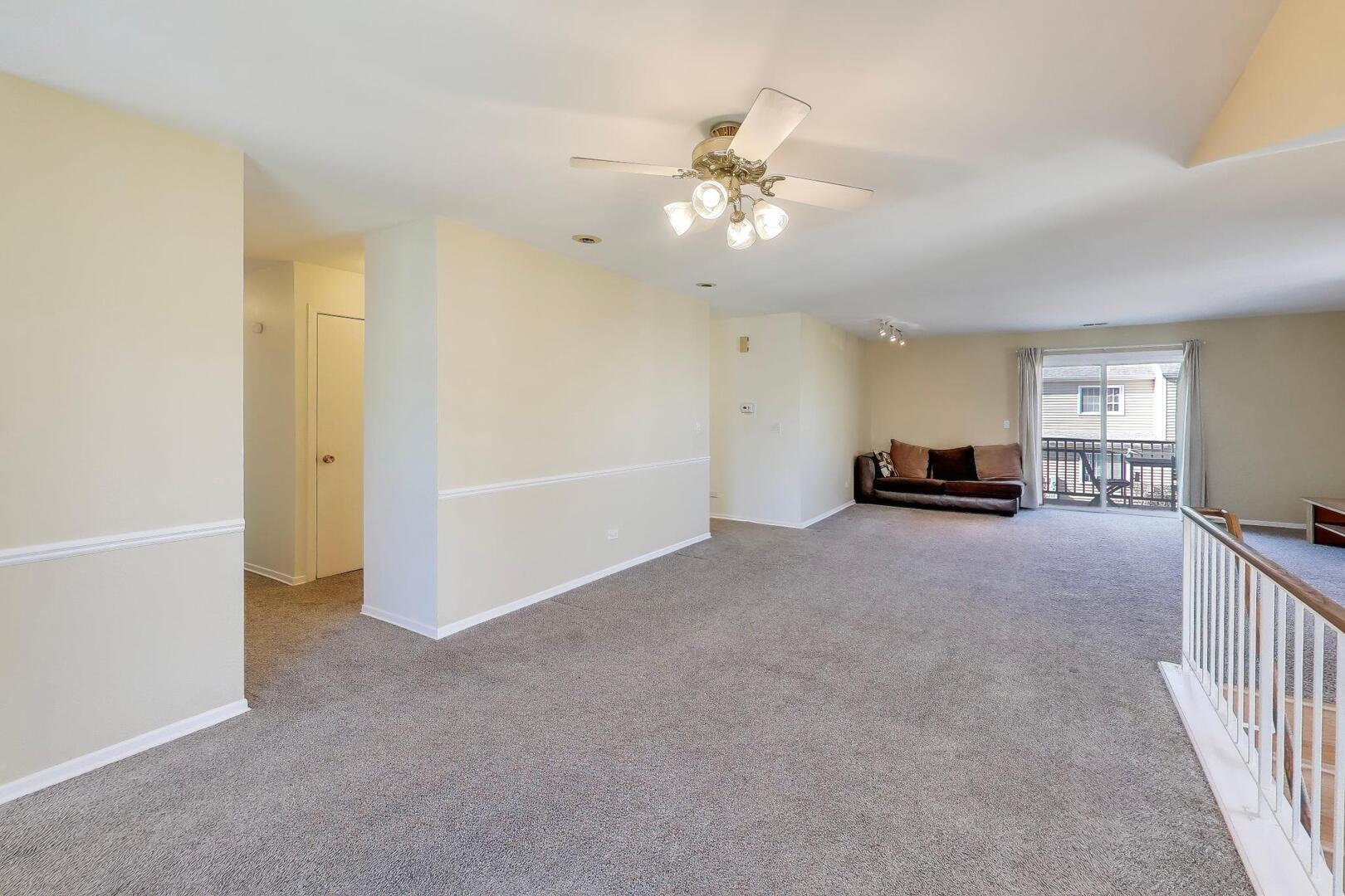 2122 Southwind Circle #8-4, Schaumburg, IL 60194