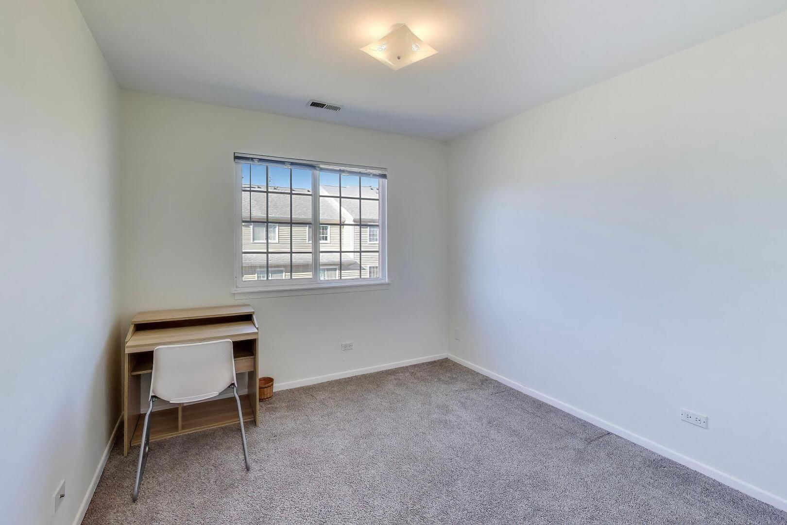 2122 Southwind Circle #8-4, Schaumburg, IL 60194