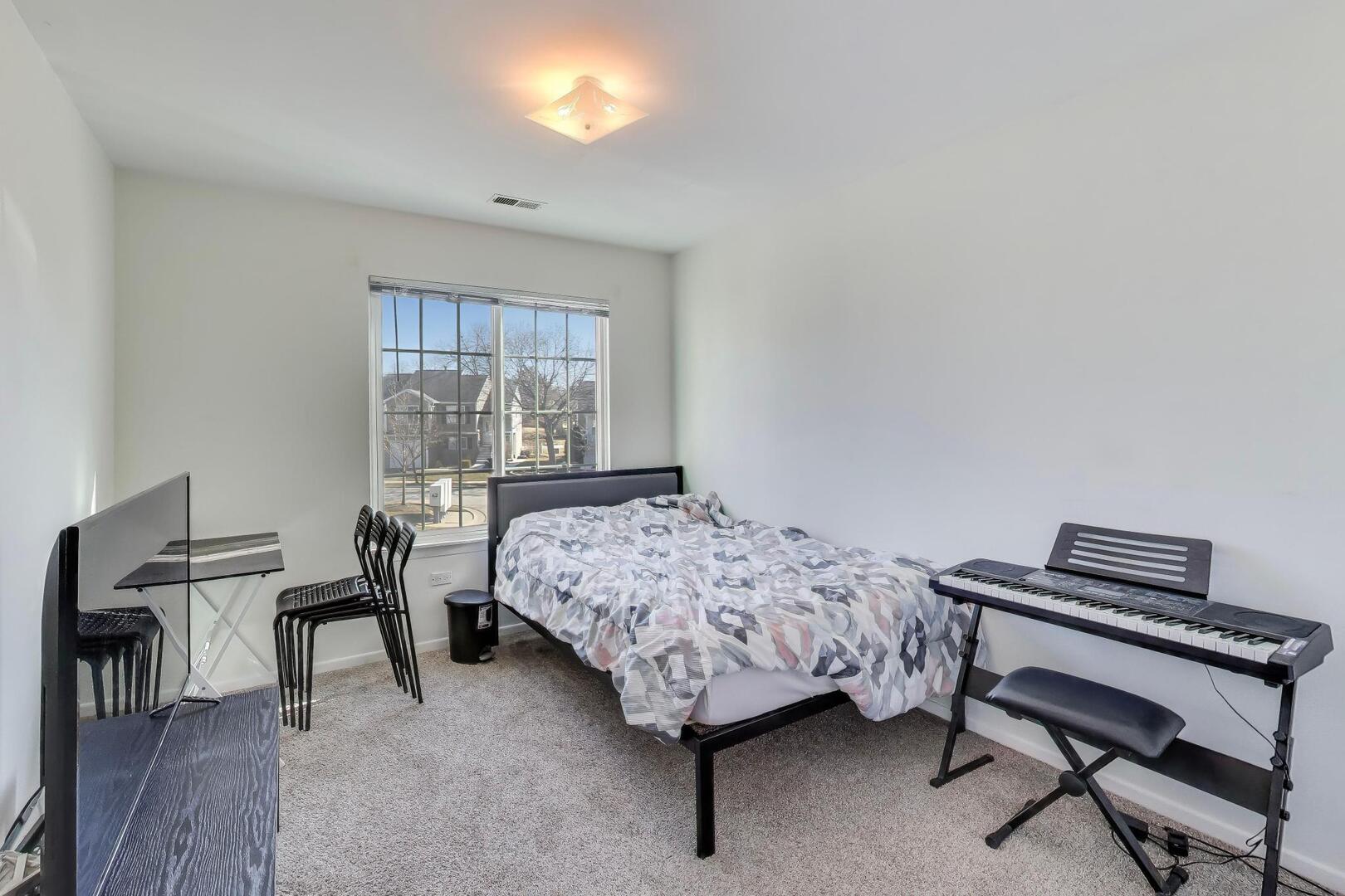 2122 Southwind Circle #8-4, Schaumburg, IL 60194